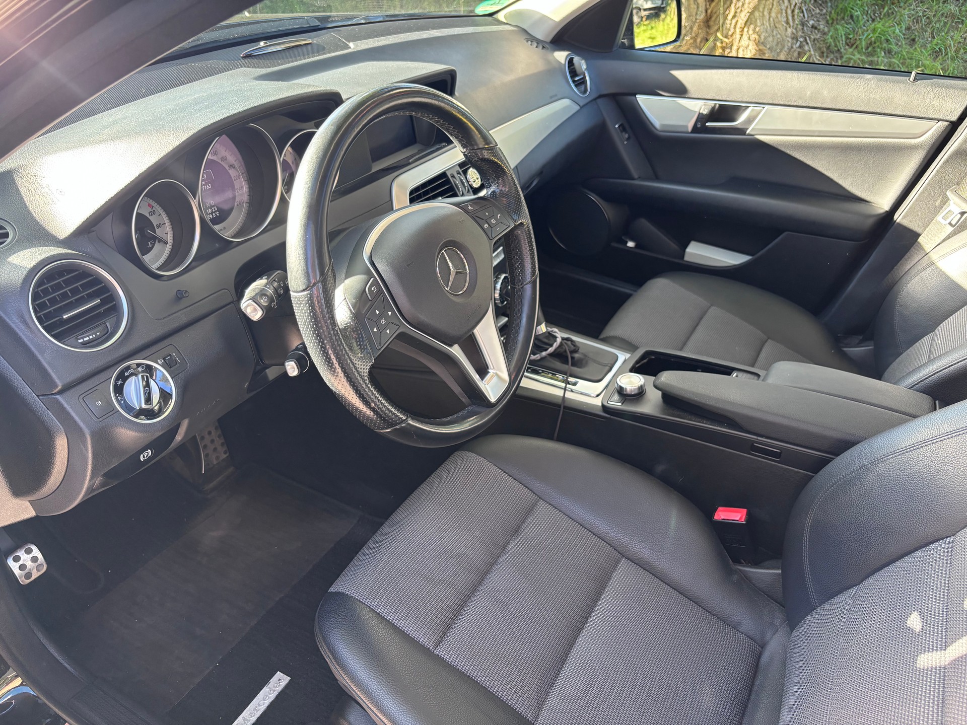 MERCEDES-BENZ C 180-image-4