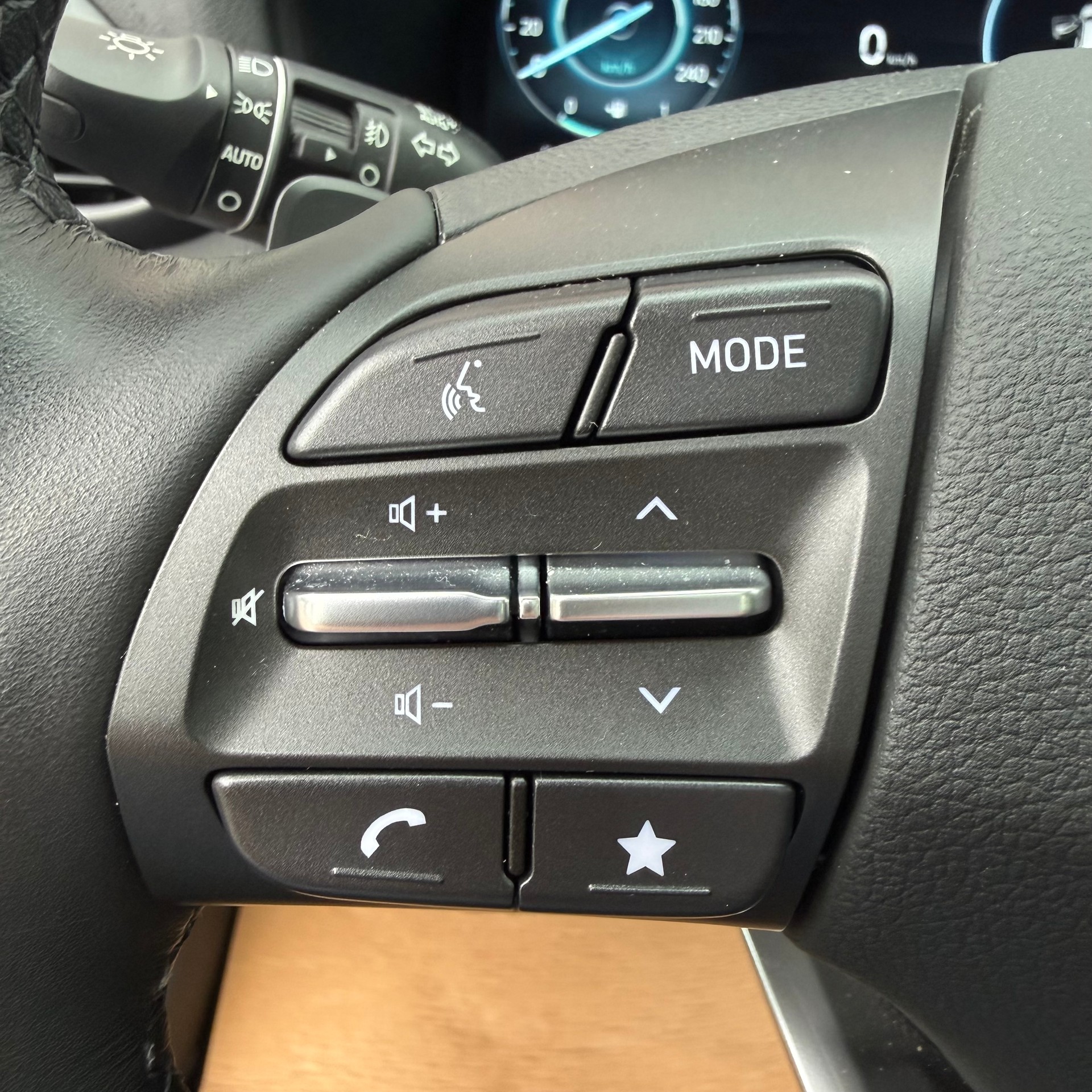 HYUNDAI i30 1.5 T-GDi Vertex 48V MH DCT *CH-FAHRZEUG*-image-20