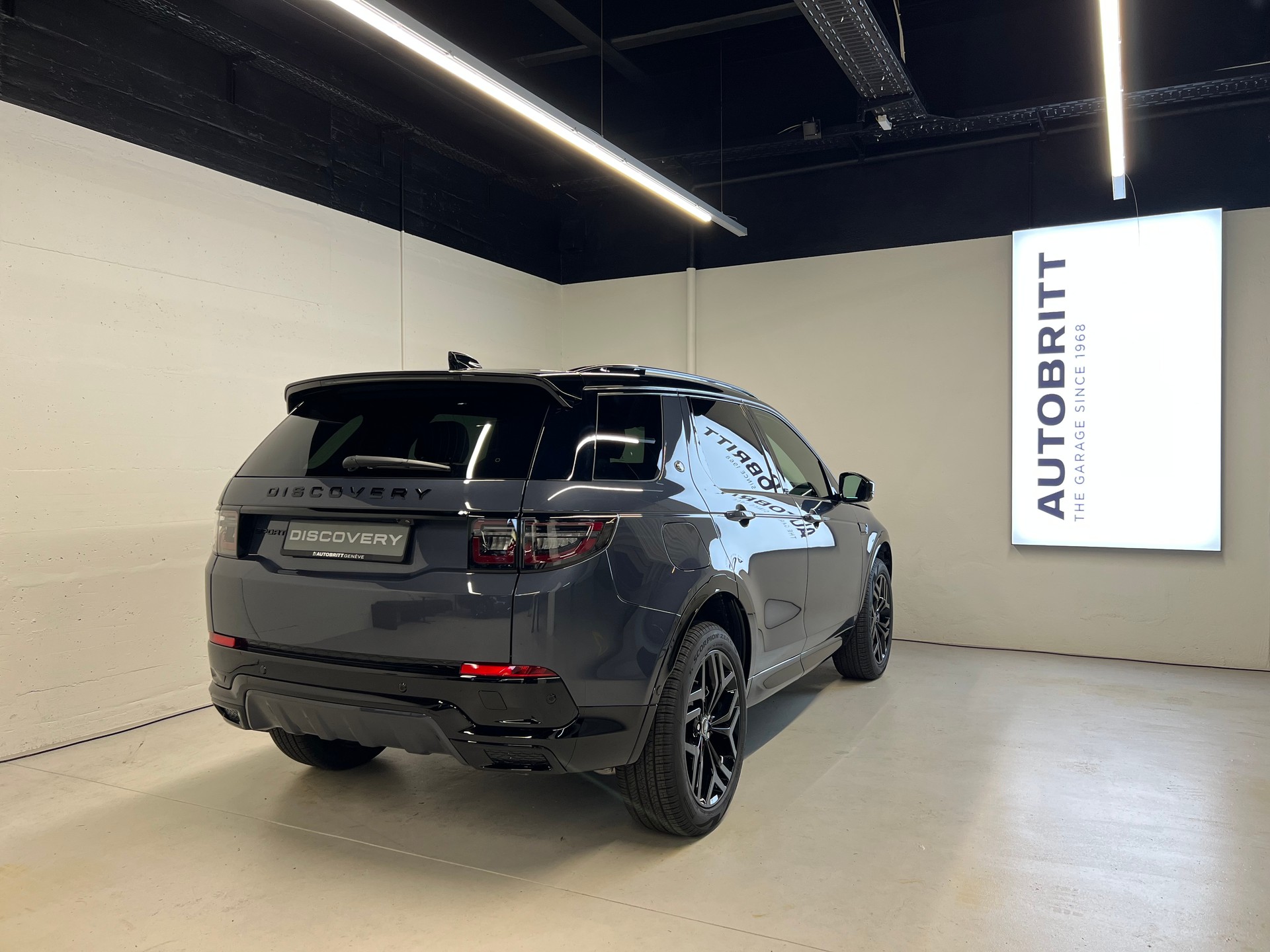 LAND ROVER Discovery Sport 1.5 T 270e Landmark-showroom-element-1