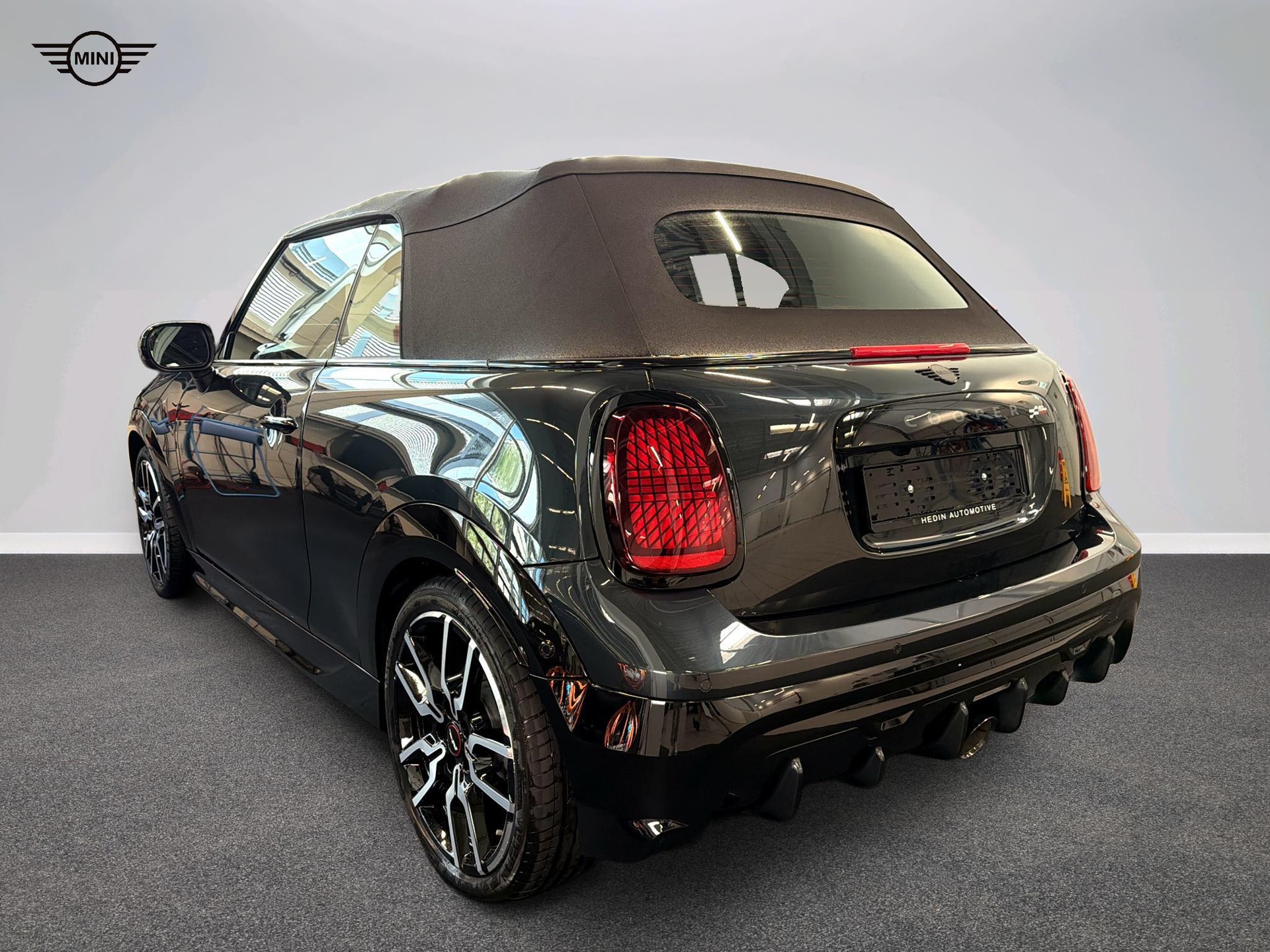 MINI John Cooper Works Cabrio-image-4