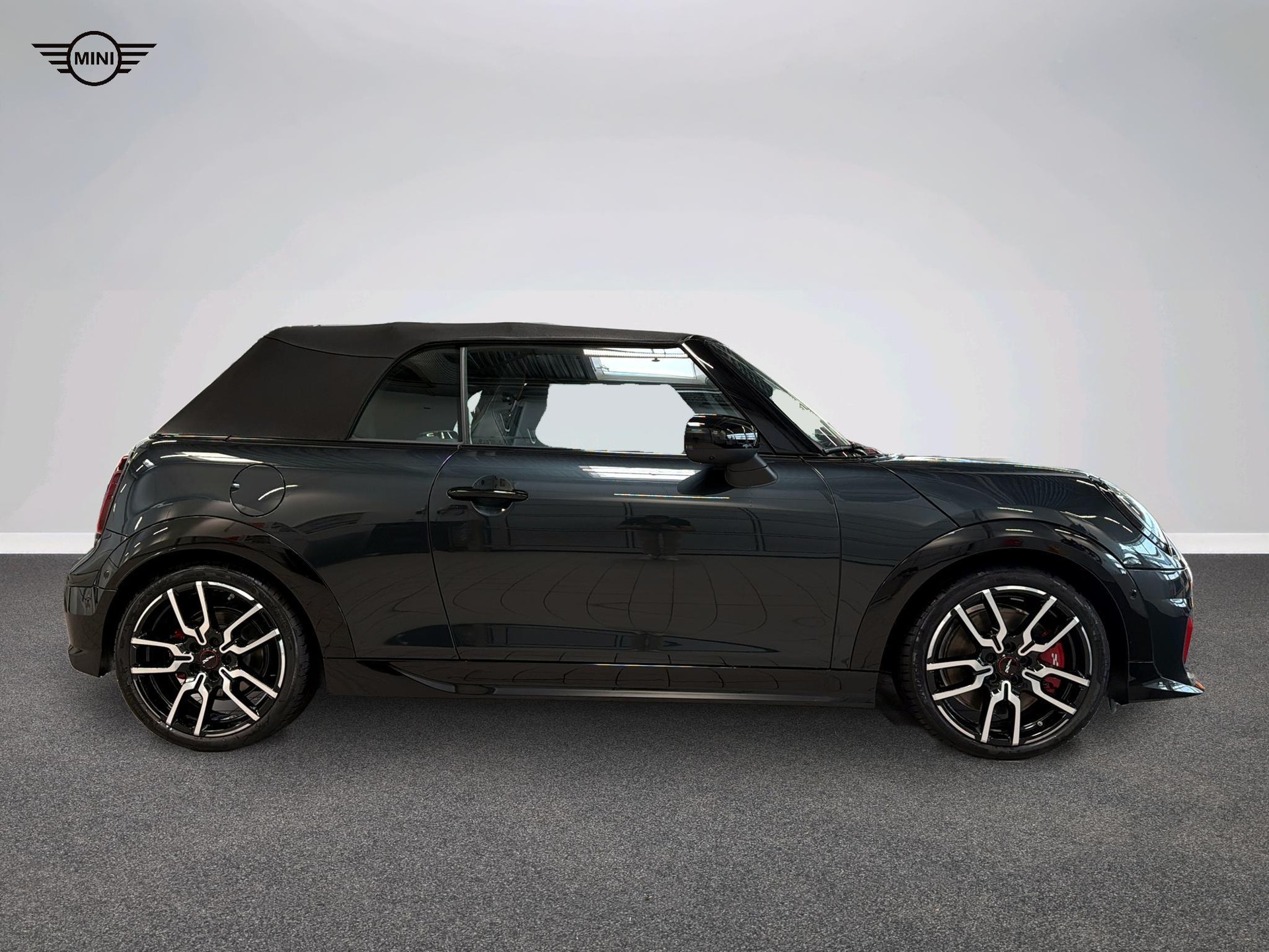 MINI John Cooper Works Cabrio-image-2