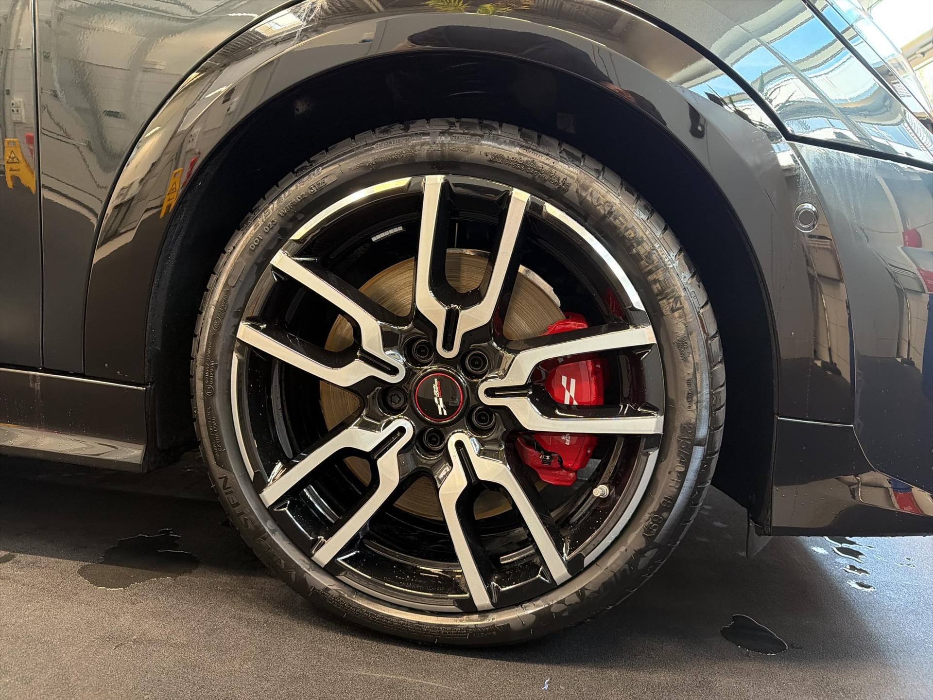 MINI John Cooper Works Cabrio-image-8