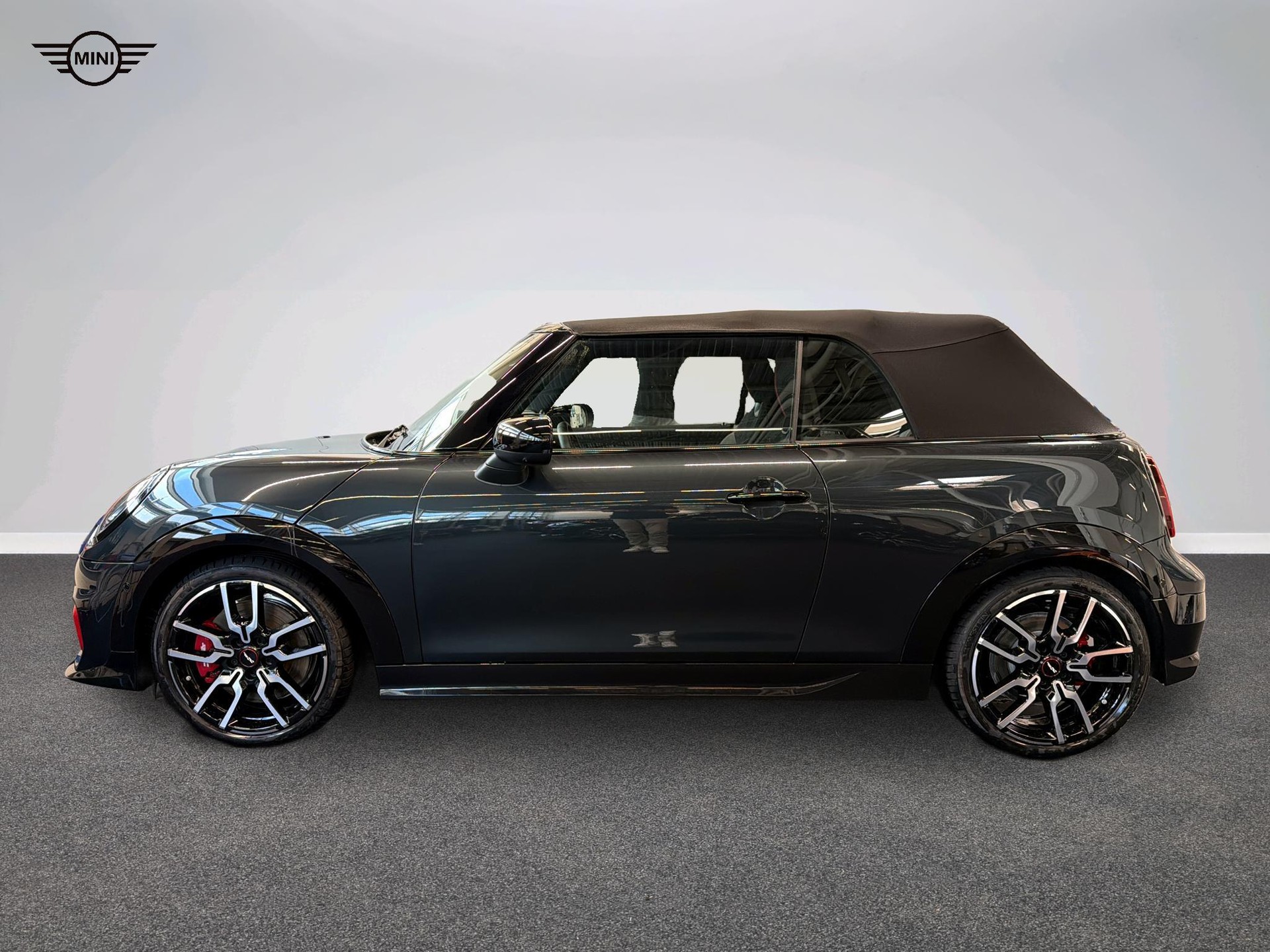 MINI John Cooper Works Cabrio-image-1