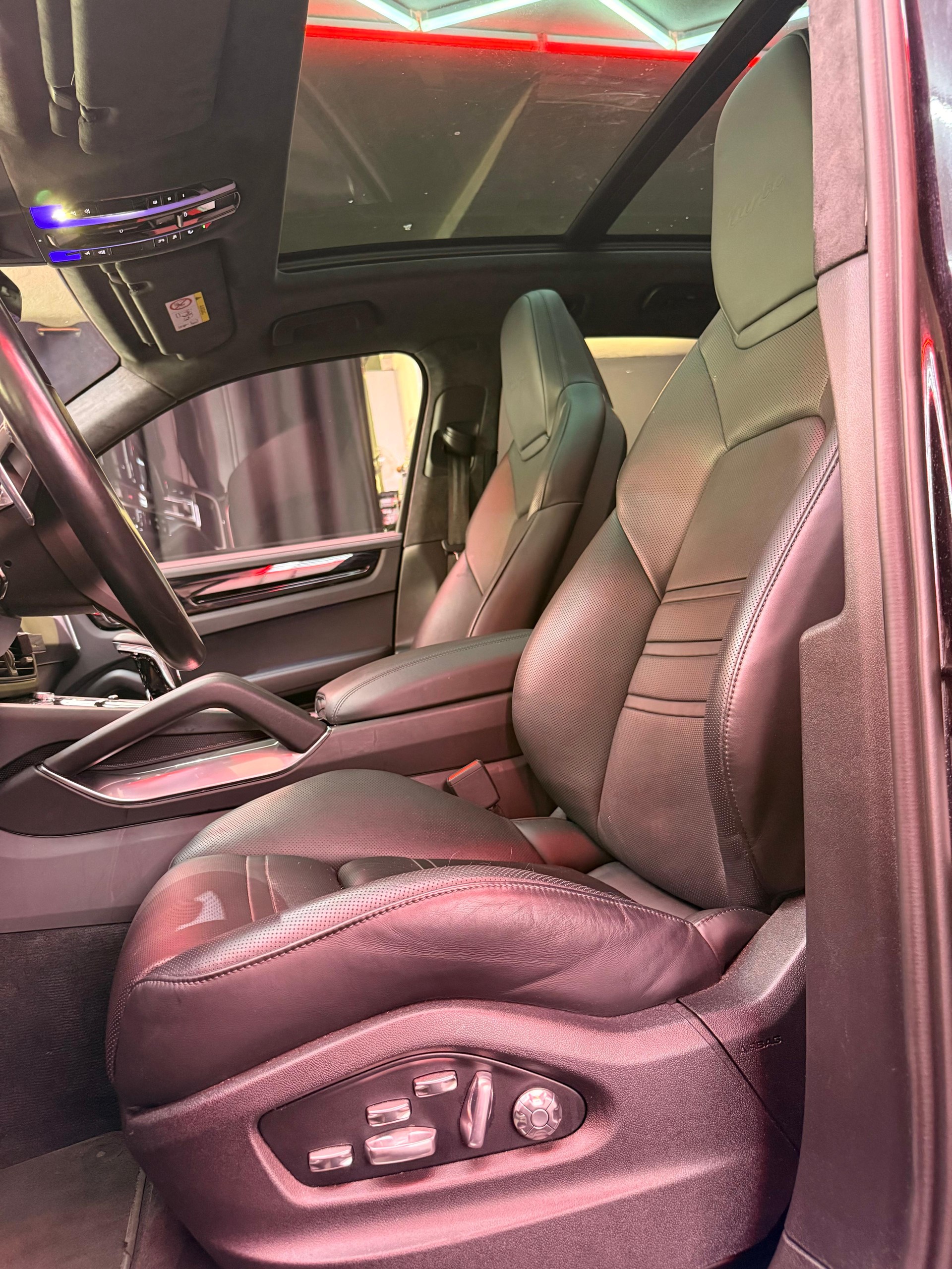 PORSCHE Cayenne Turbo-image-10