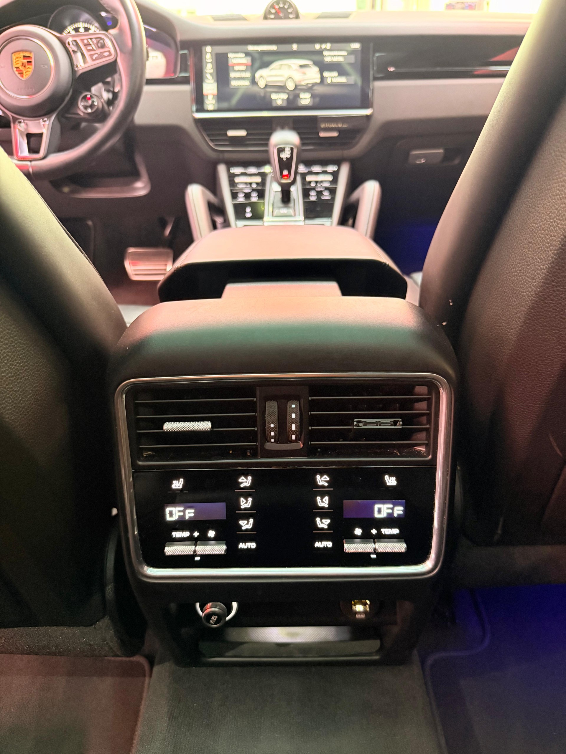 PORSCHE Cayenne Turbo-image-7