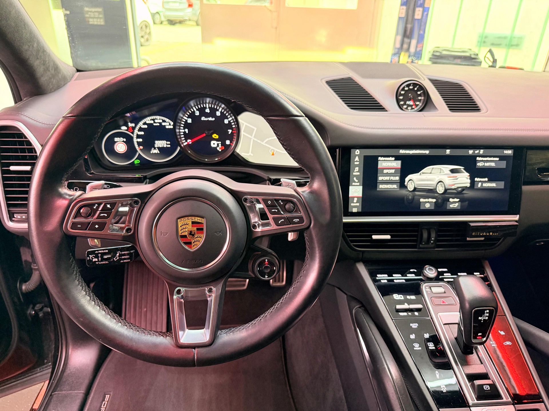 PORSCHE Cayenne Turbo-image-14