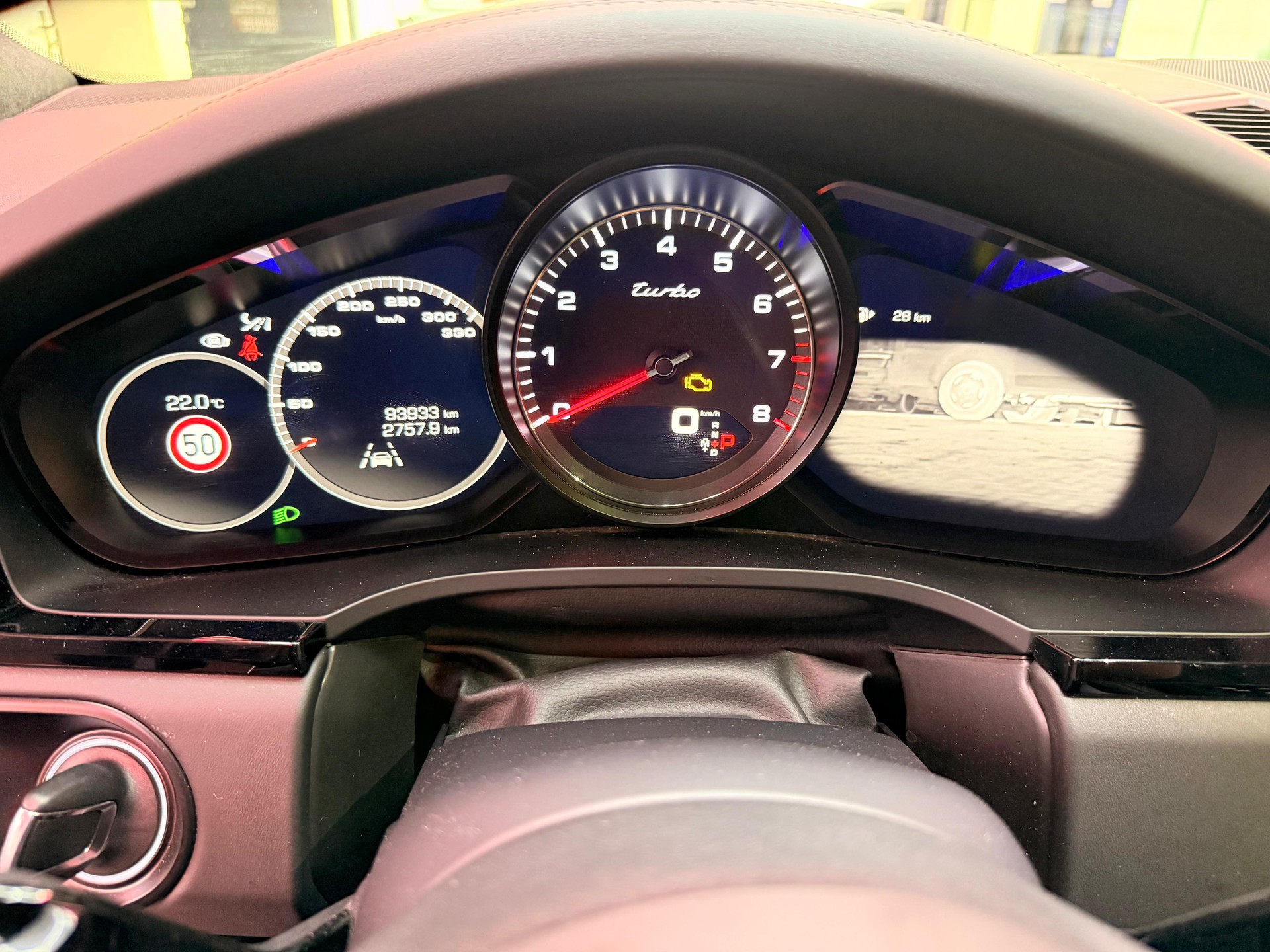 PORSCHE Cayenne Turbo-image-15