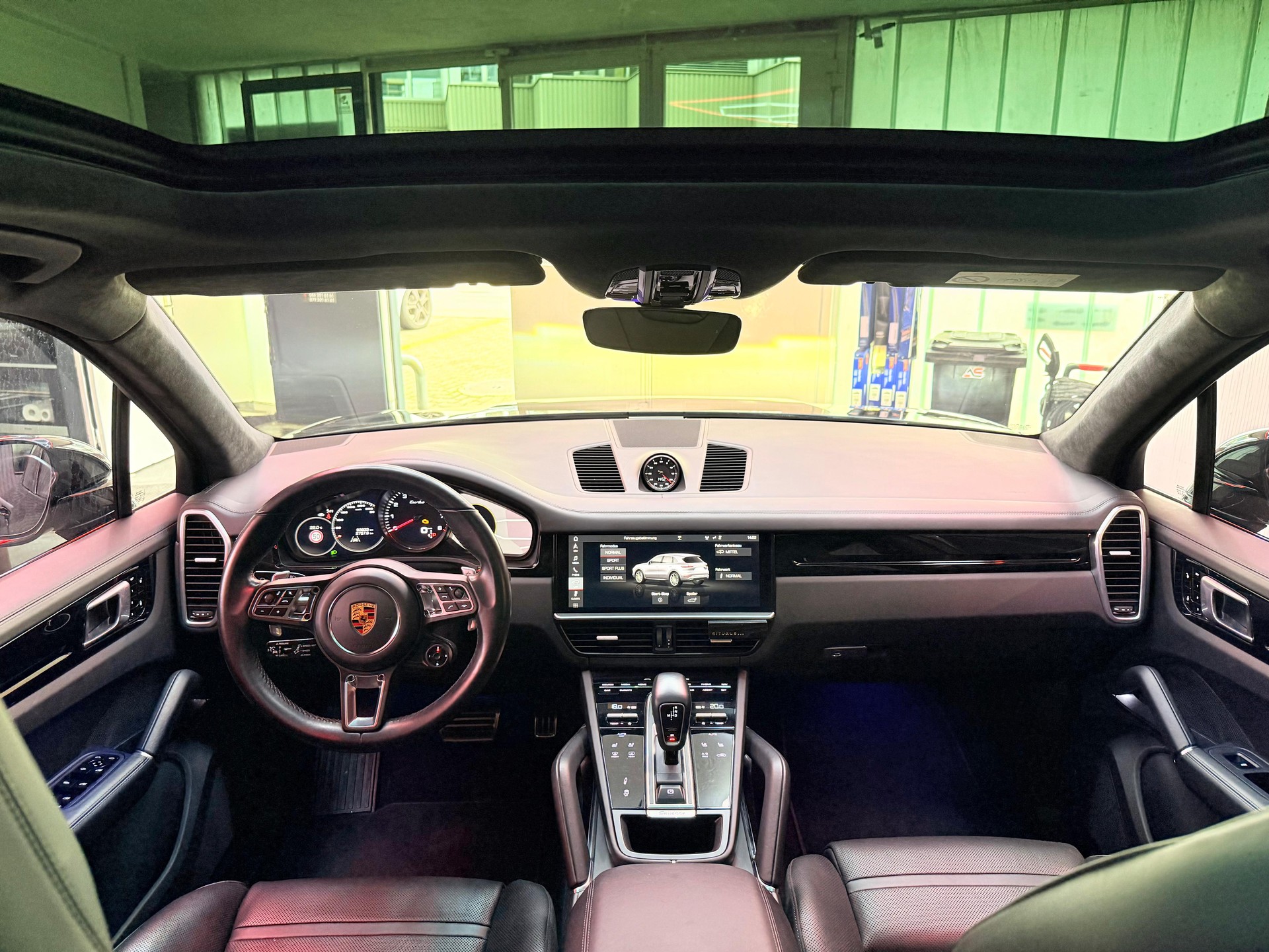 PORSCHE Cayenne Turbo-image-11