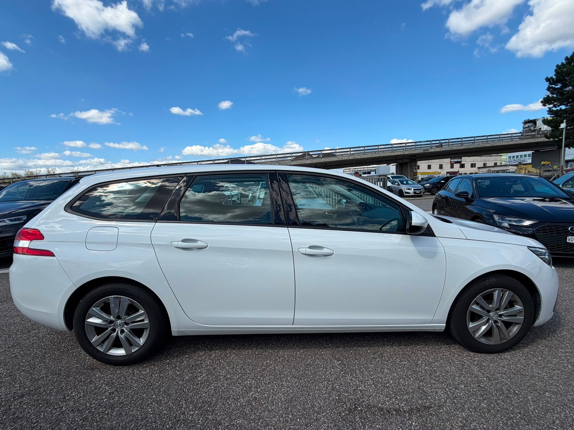 PEUGEOT 308 SW 1.6 BlueHDI Business Line EAT6 garantie 2 ans 🇨🇭-image-6