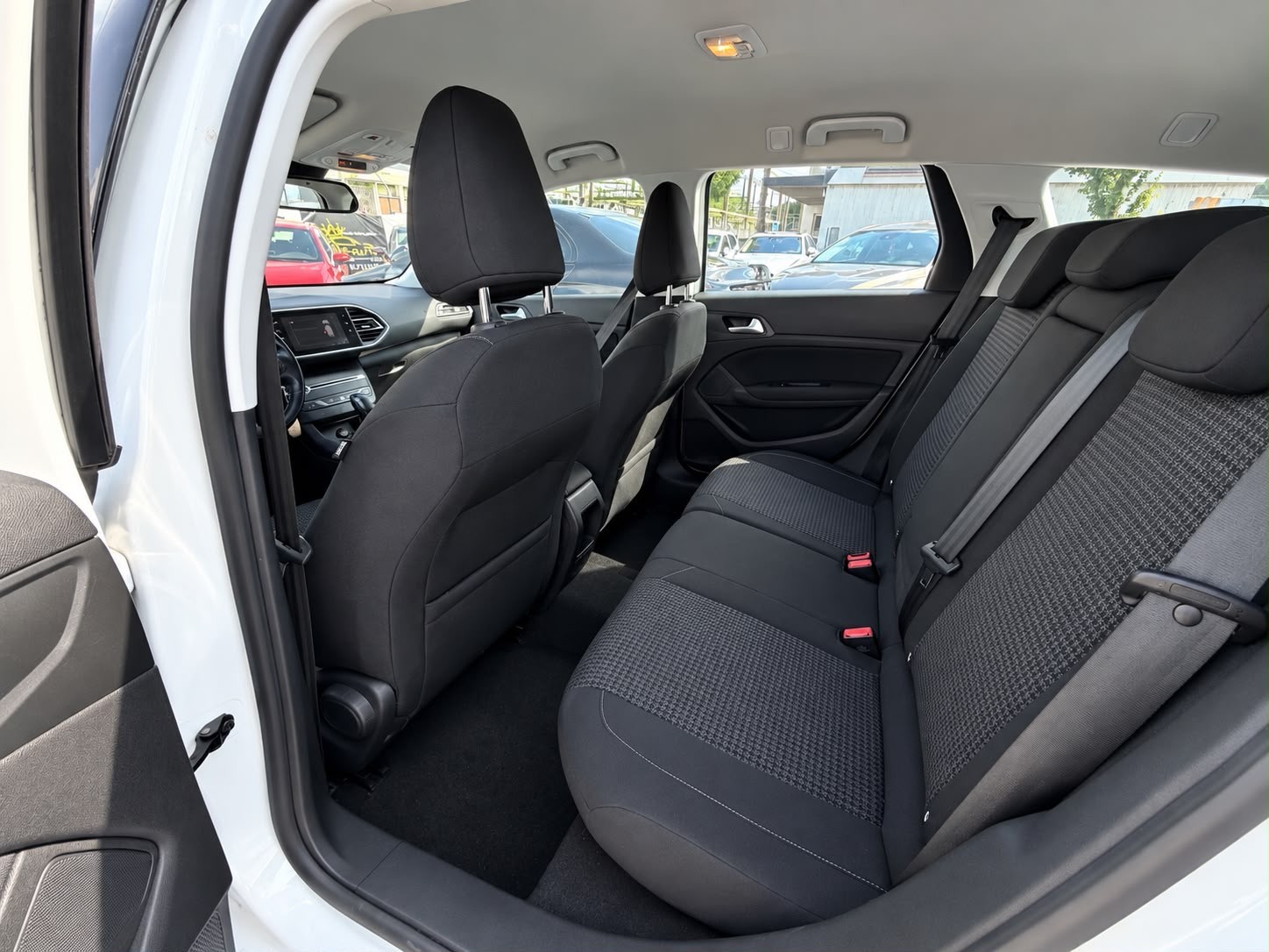 PEUGEOT 308 SW 1.6 BlueHDI Business Line EAT6 garantie 2 ans 🇨🇭-image-15