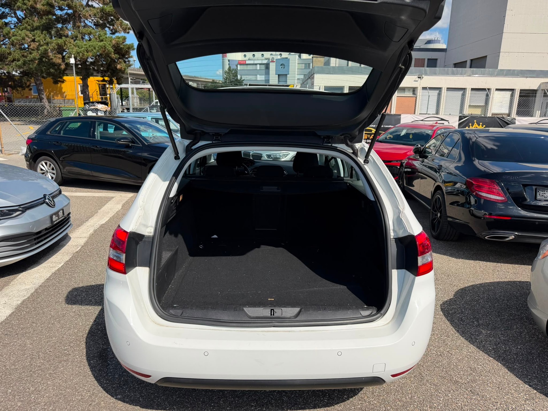 PEUGEOT 308 SW 1.6 BlueHDI Business Line EAT6 garantie 2 ans 🇨🇭-image-16