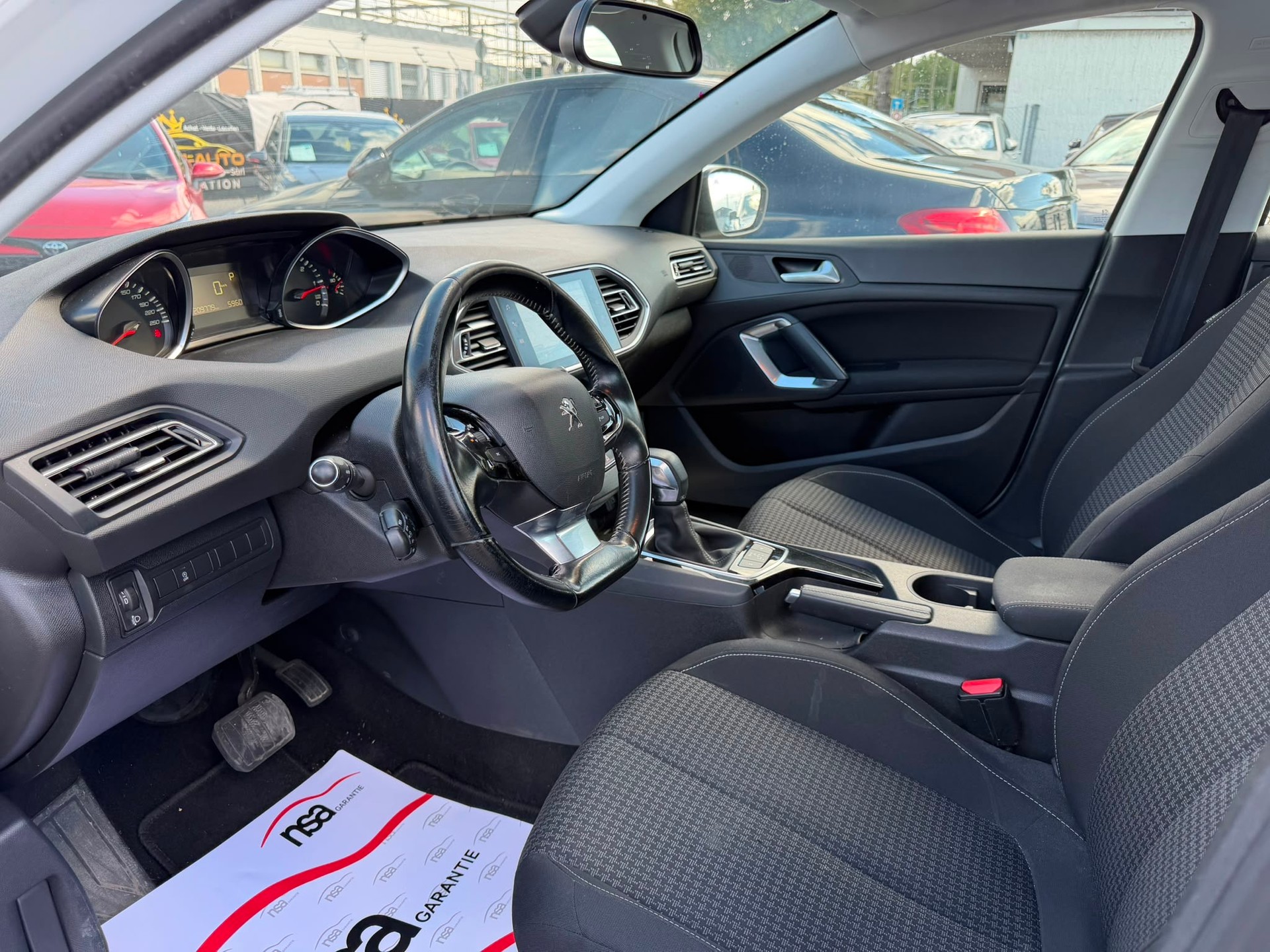 PEUGEOT 308 SW 1.6 BlueHDI Business Line EAT6 garantie 2 ans 🇨🇭-image-8