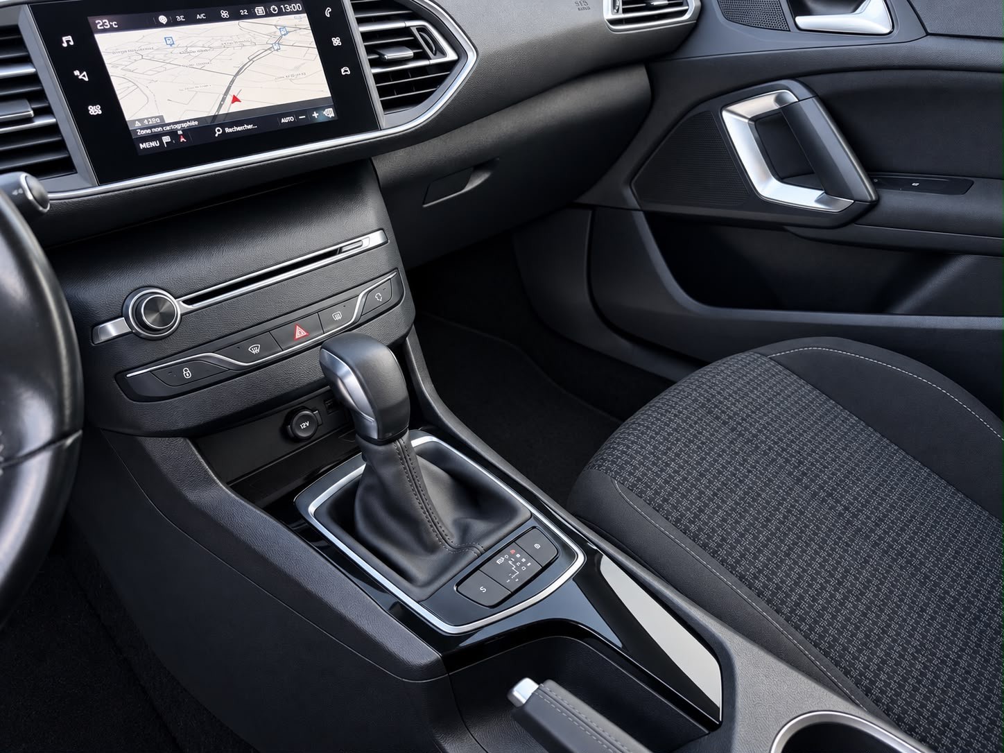PEUGEOT 308 SW 1.6 BlueHDI Business Line EAT6 garantie 2 ans 🇨🇭-image-14