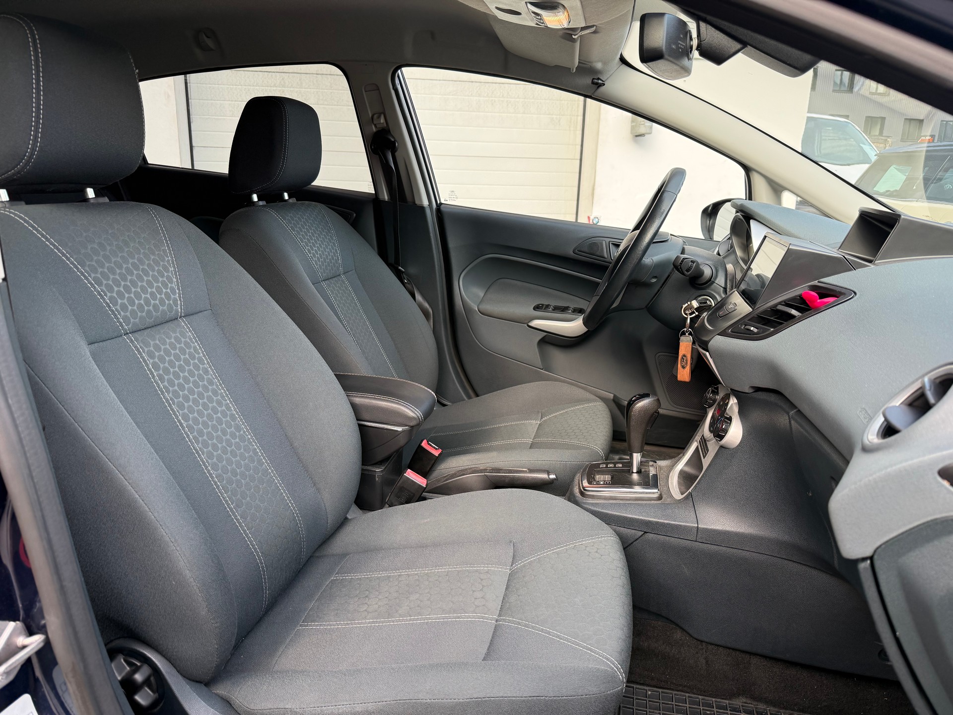 FORD Fiesta 1.4 16V Titanium Automatic-image-14