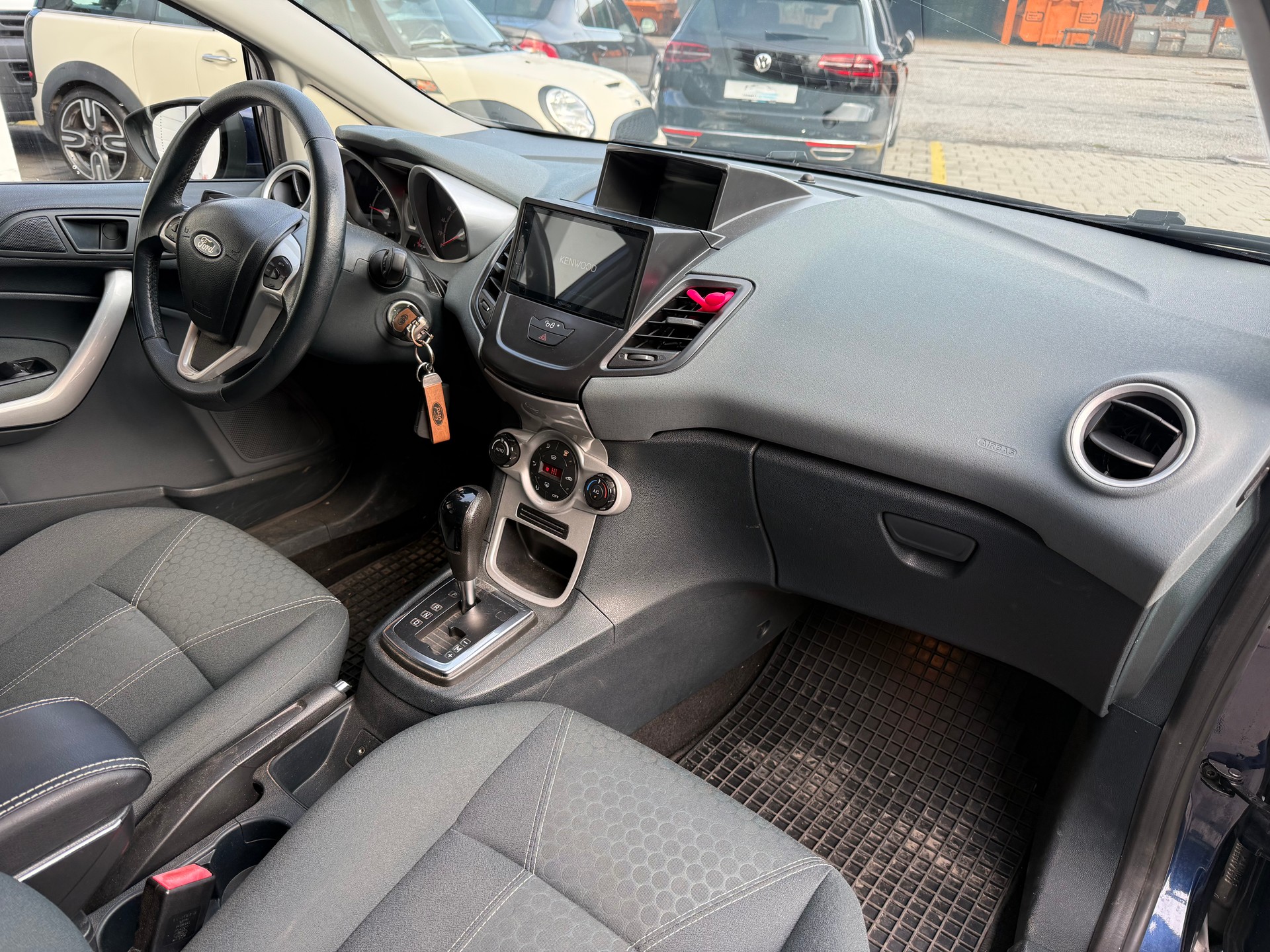 FORD Fiesta 1.4 16V Titanium Automatic-image-13