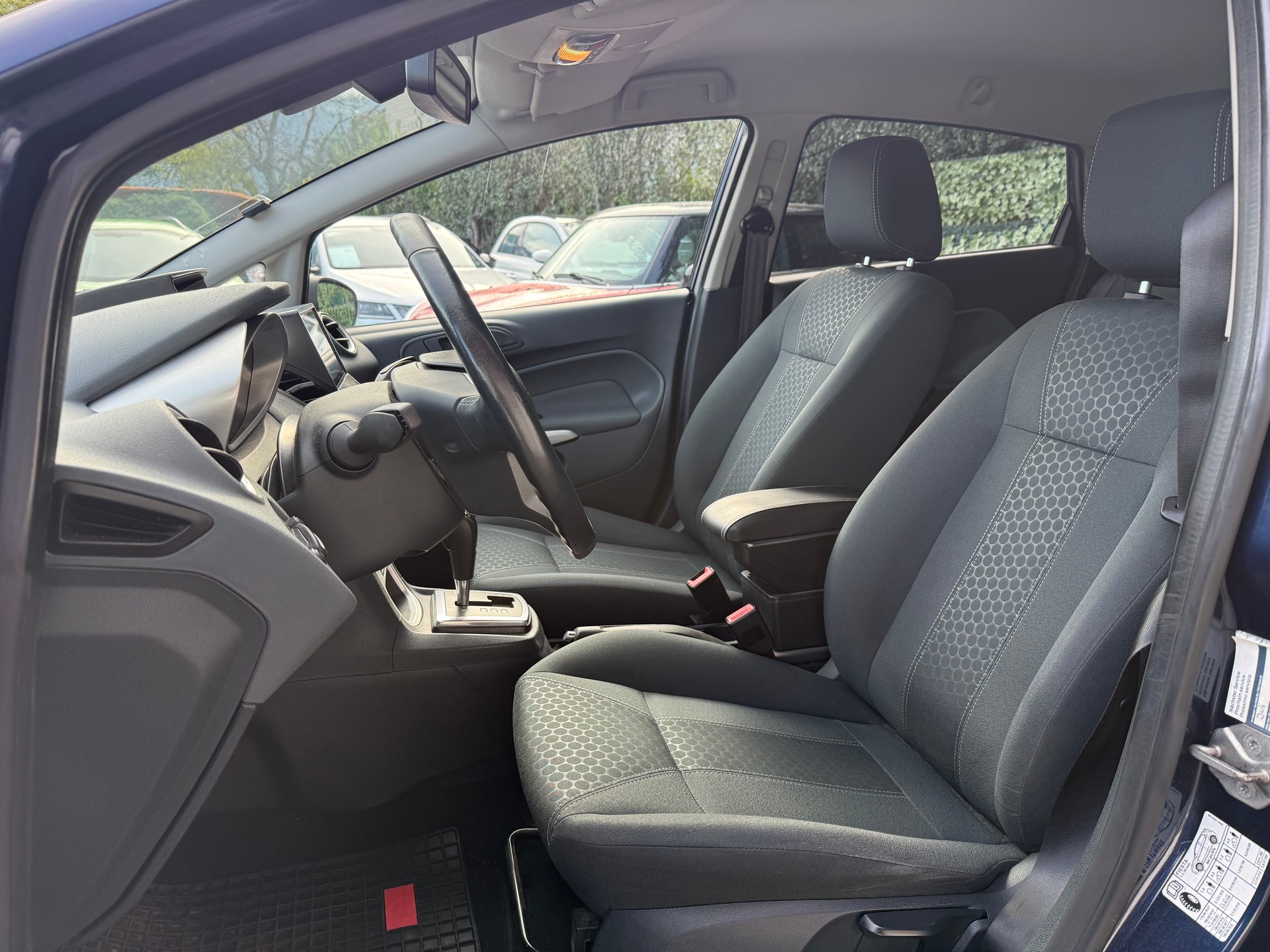FORD Fiesta 1.4 16V Titanium Automatic-image-21