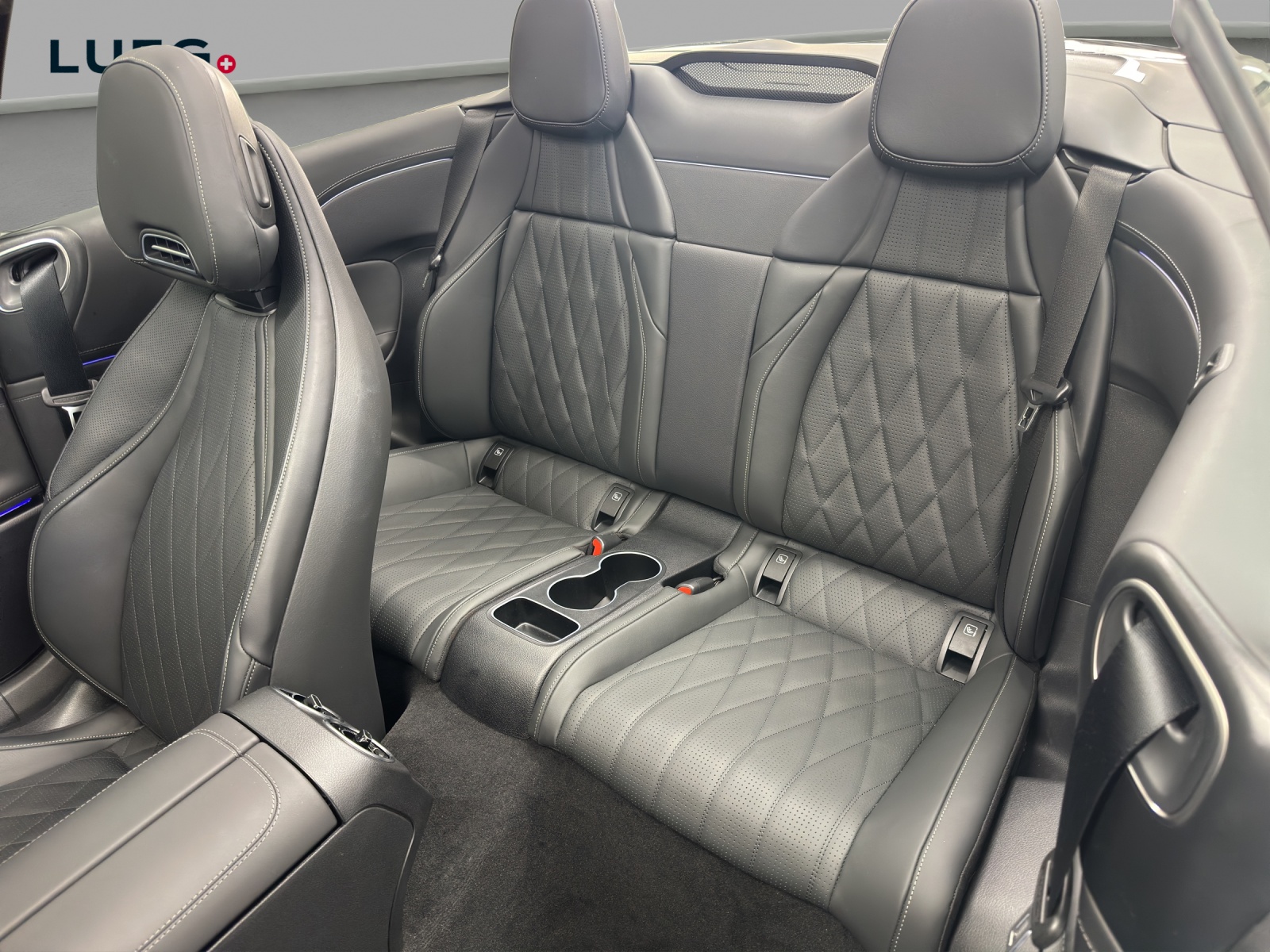 MERCEDES-BENZ CLE AMG 53 Cabrio 4Matic+ 9G-Tronic-image-13