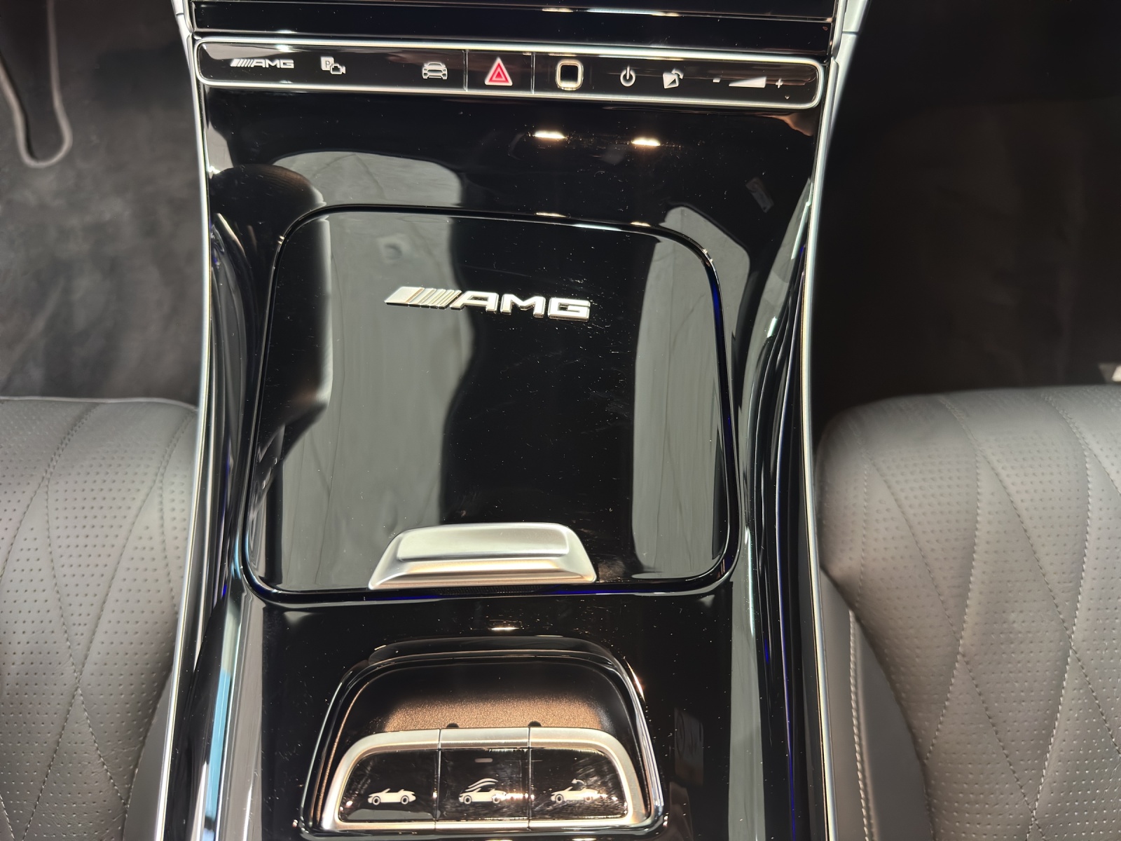 MERCEDES-BENZ CLE AMG 53 Cabrio 4Matic+ 9G-Tronic-image-15