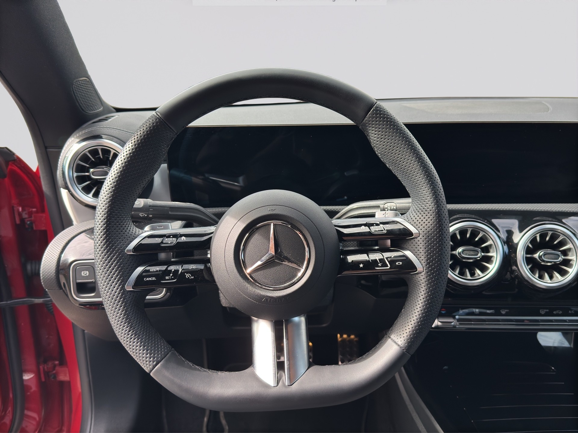 MERCEDES-BENZ CLA 200 7G-DCT AMG Edition Night-image-9