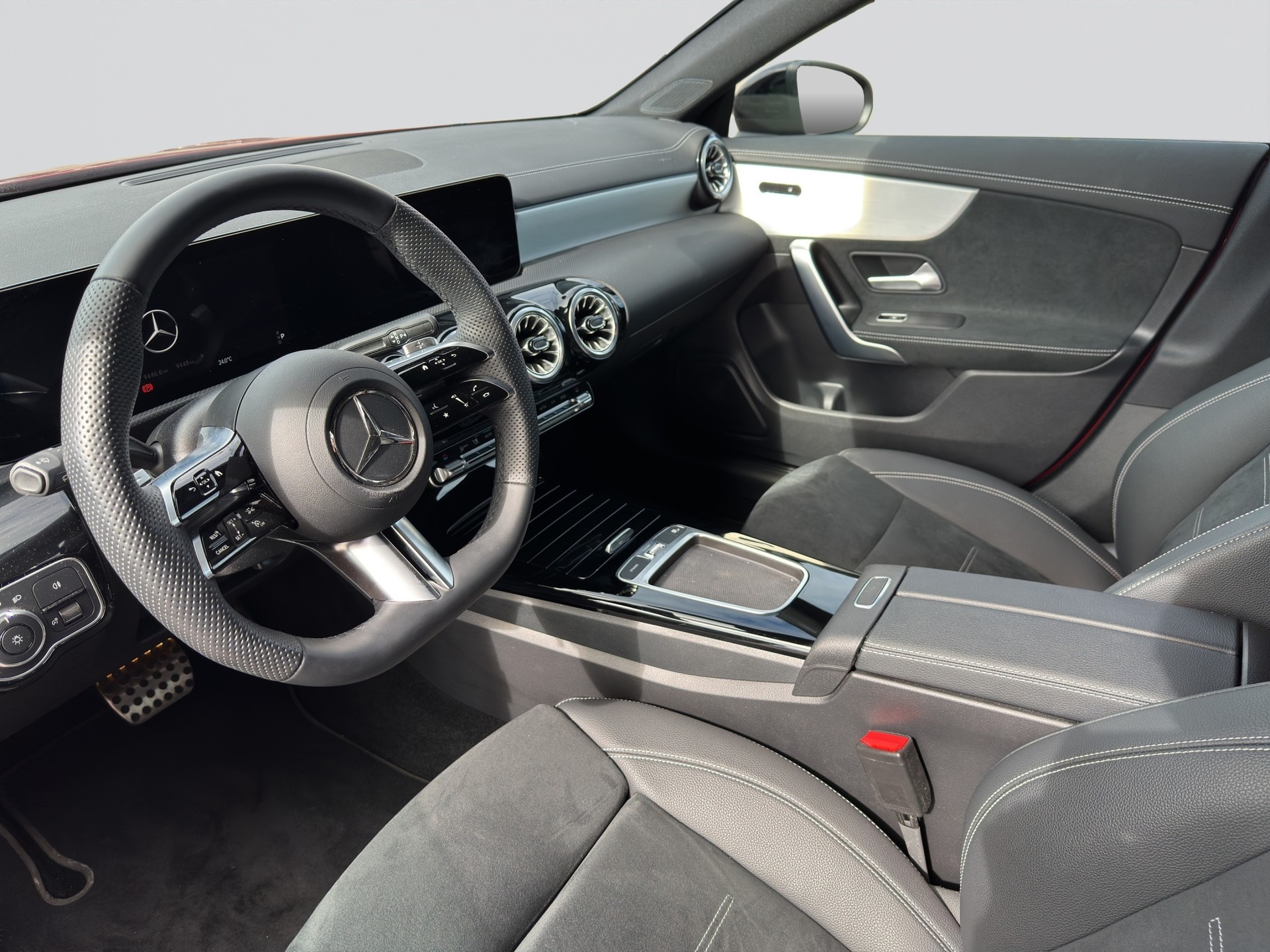 MERCEDES-BENZ CLA 200 7G-DCT AMG Edition Night-image-6