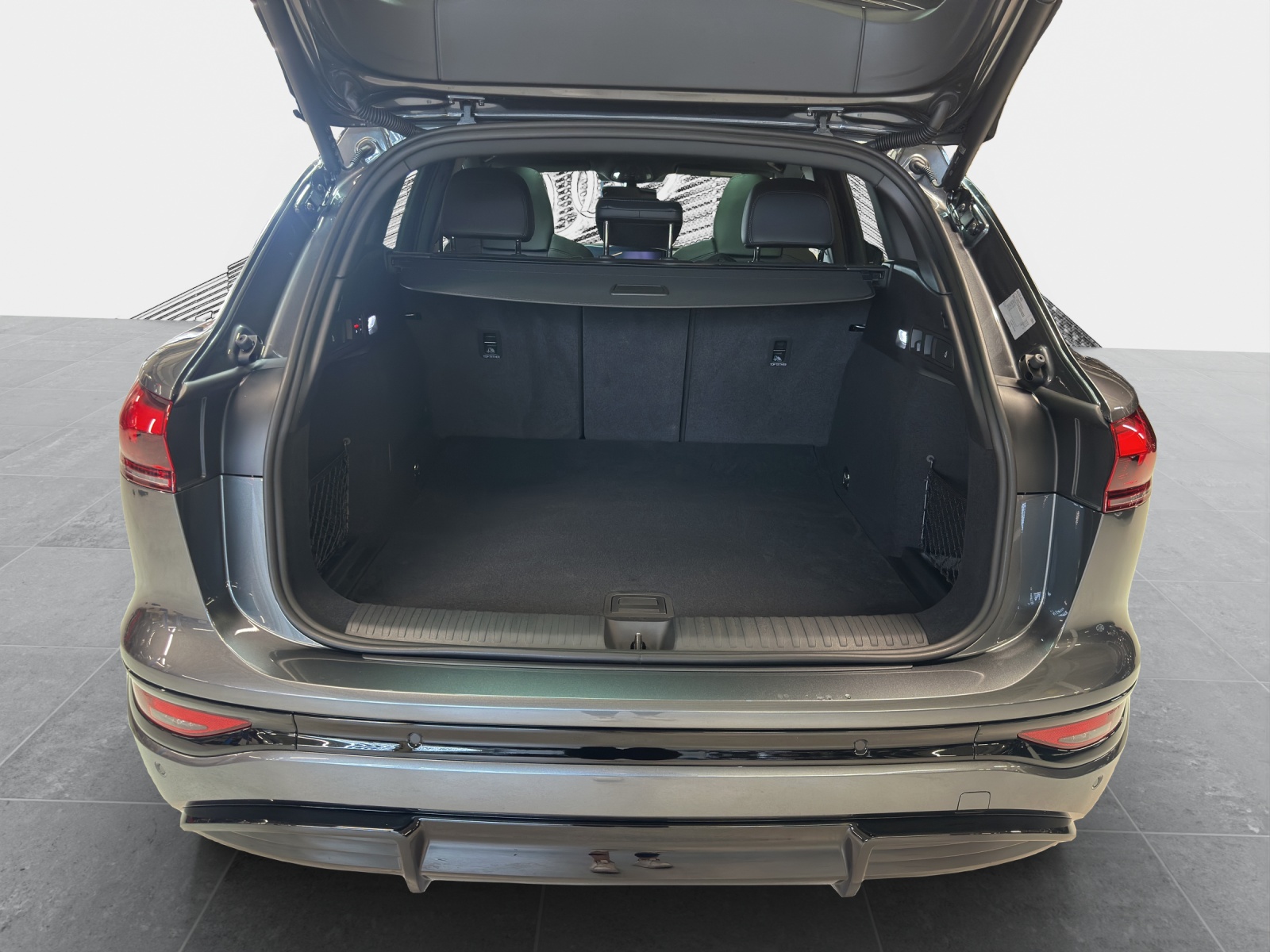 AUDI Q6 e-tron quattro-image-12