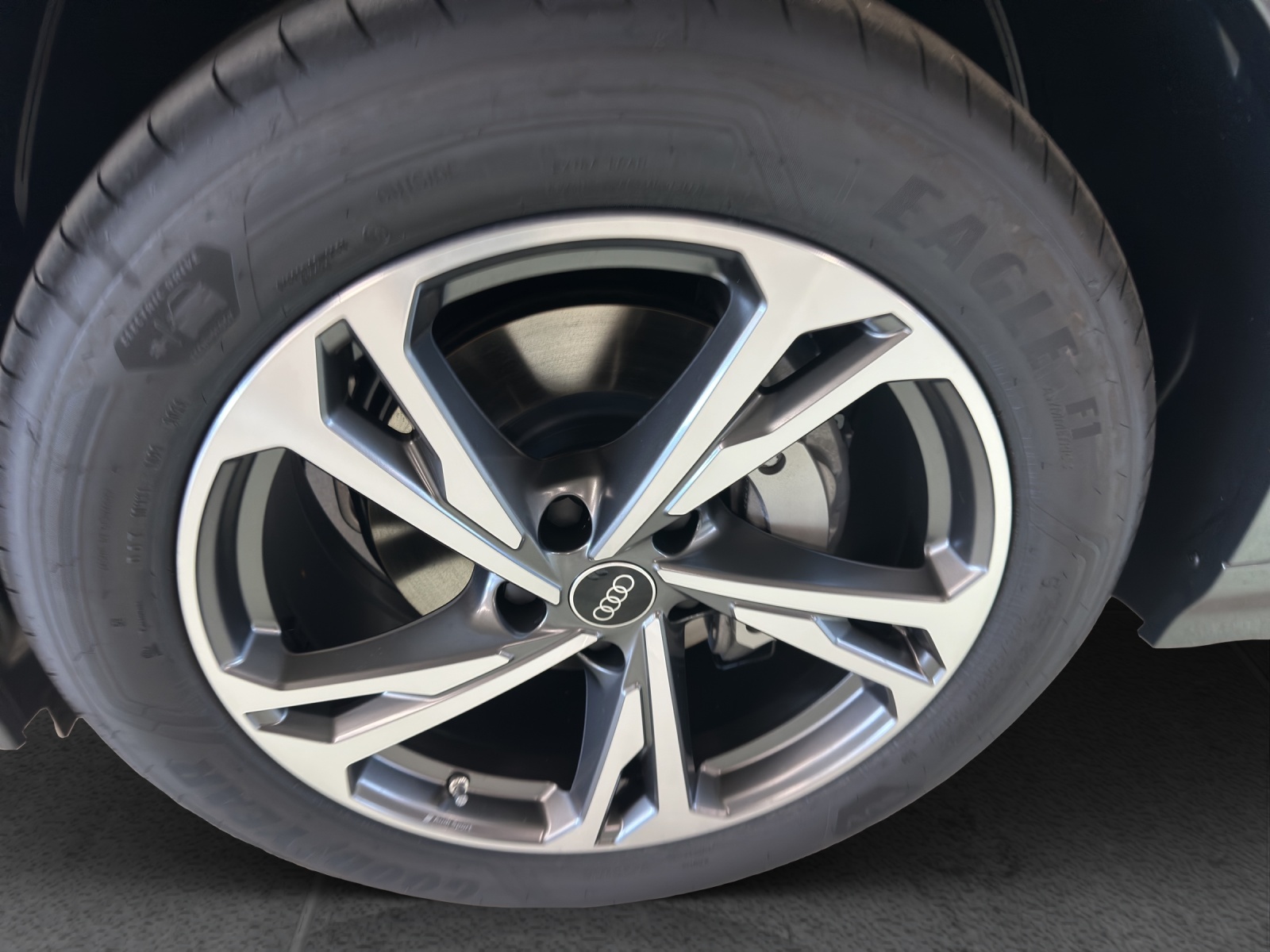 AUDI Q6 e-tron quattro-image-8