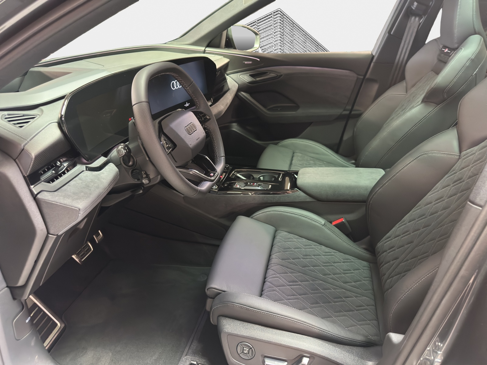 AUDI Q6 e-tron quattro-image-9