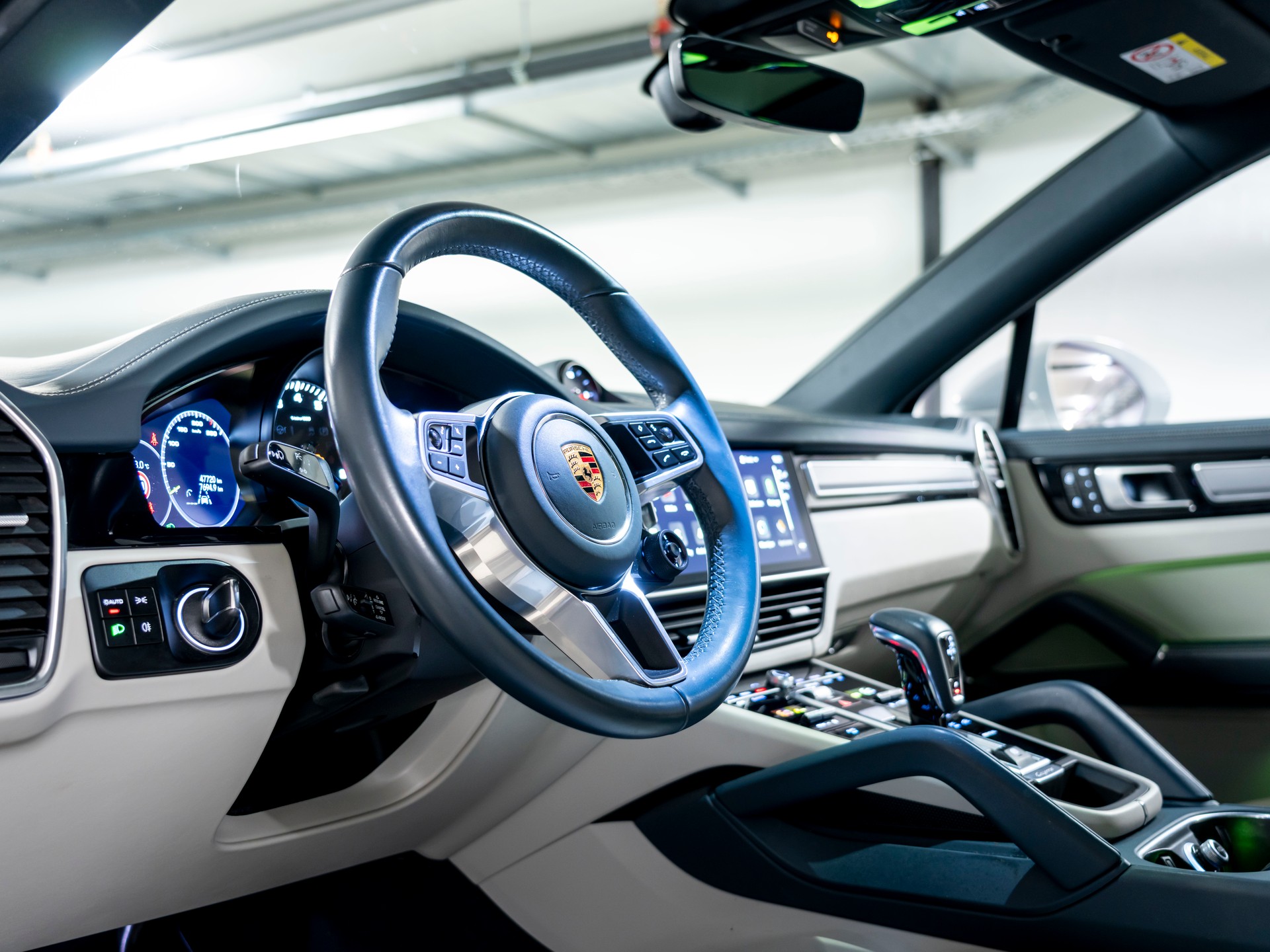 PORSCHE Cayenne Coupé E-Hybrid Platinum Edition-image-17