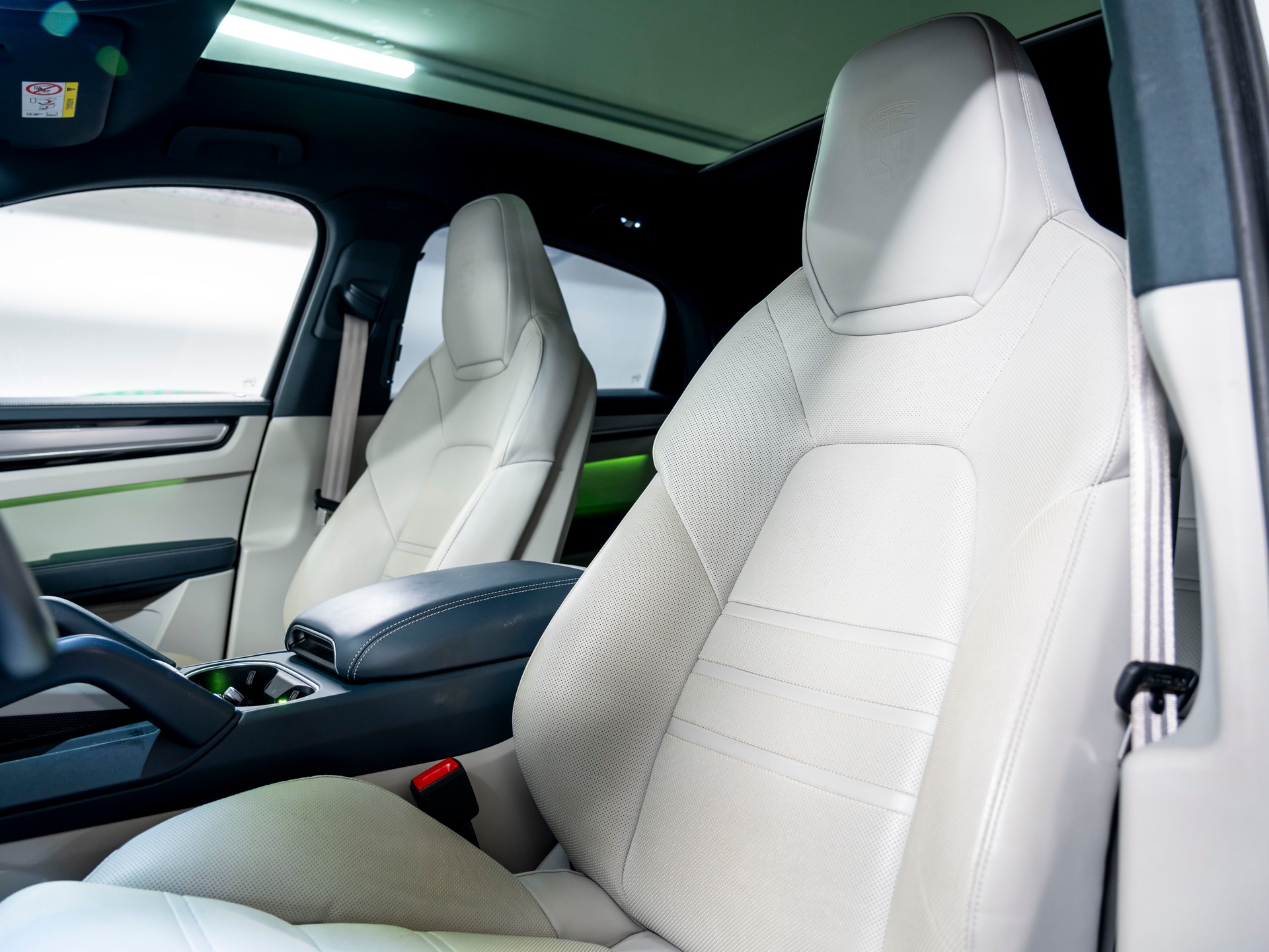 PORSCHE Cayenne Coupé E-Hybrid Platinum Edition-image-14