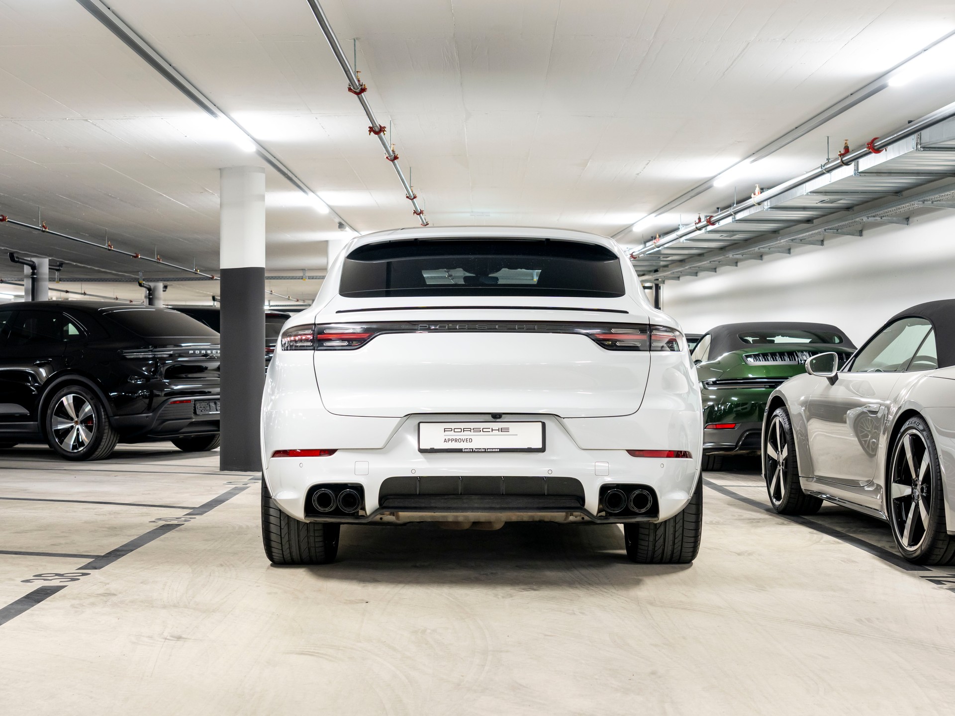 PORSCHE Cayenne Coupé E-Hybrid Platinum Edition-image-4
