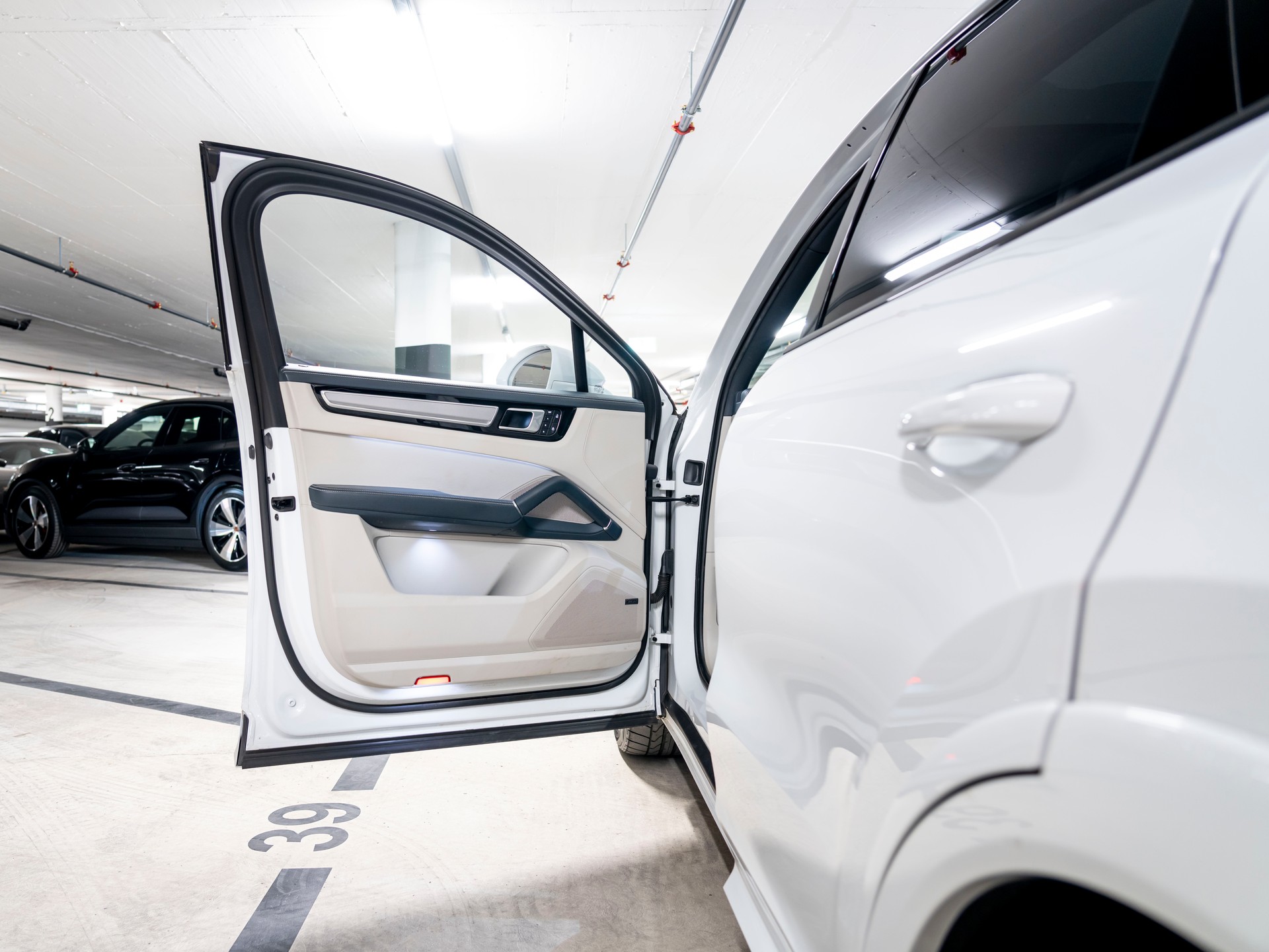 PORSCHE Cayenne Coupé E-Hybrid Platinum Edition-image-11