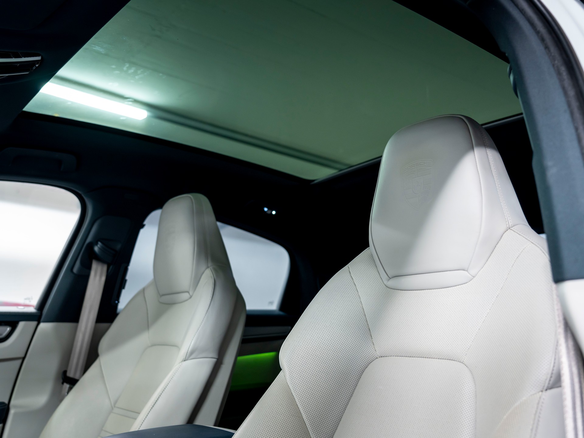 PORSCHE Cayenne Coupé E-Hybrid Platinum Edition-image-15