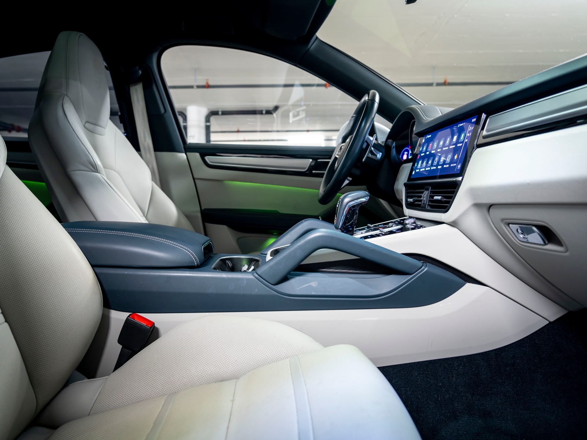 PORSCHE Cayenne Coupé E-Hybrid Platinum Edition-image-24