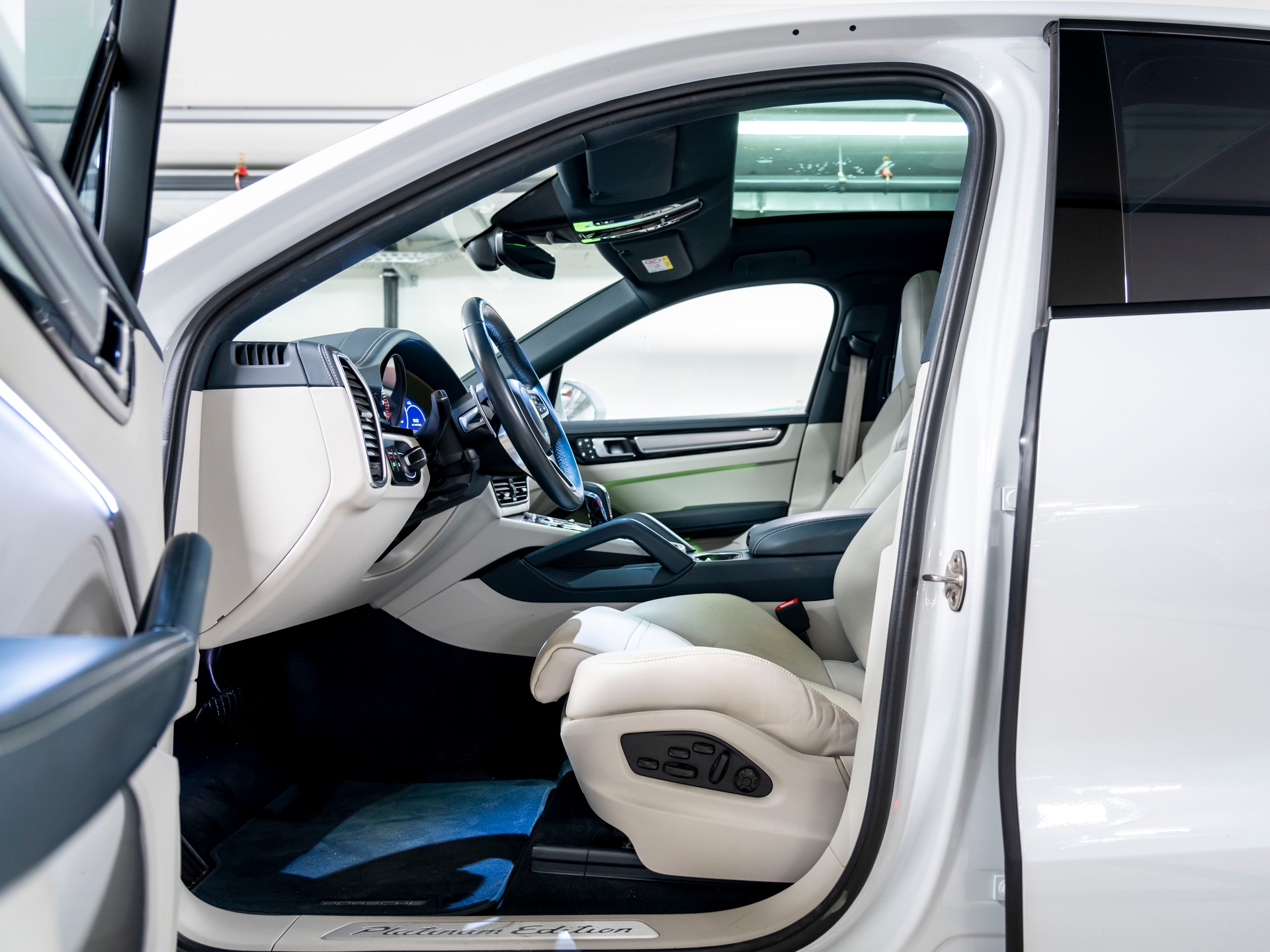 PORSCHE Cayenne Coupé E-Hybrid Platinum Edition-image-13