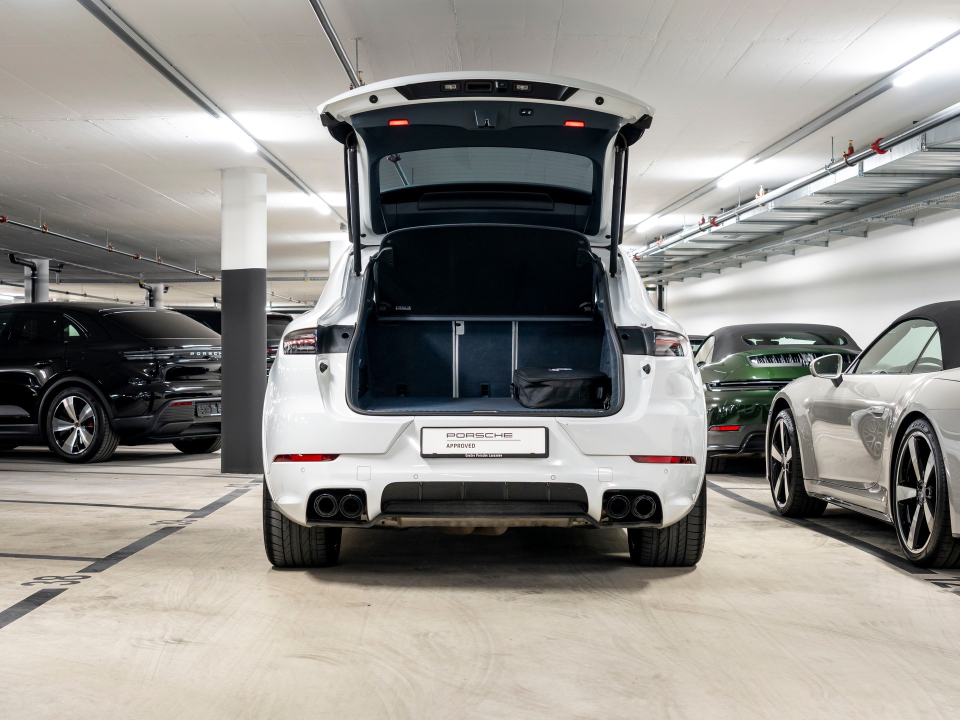 PORSCHE Cayenne Coupé E-Hybrid Platinum Edition-image-5
