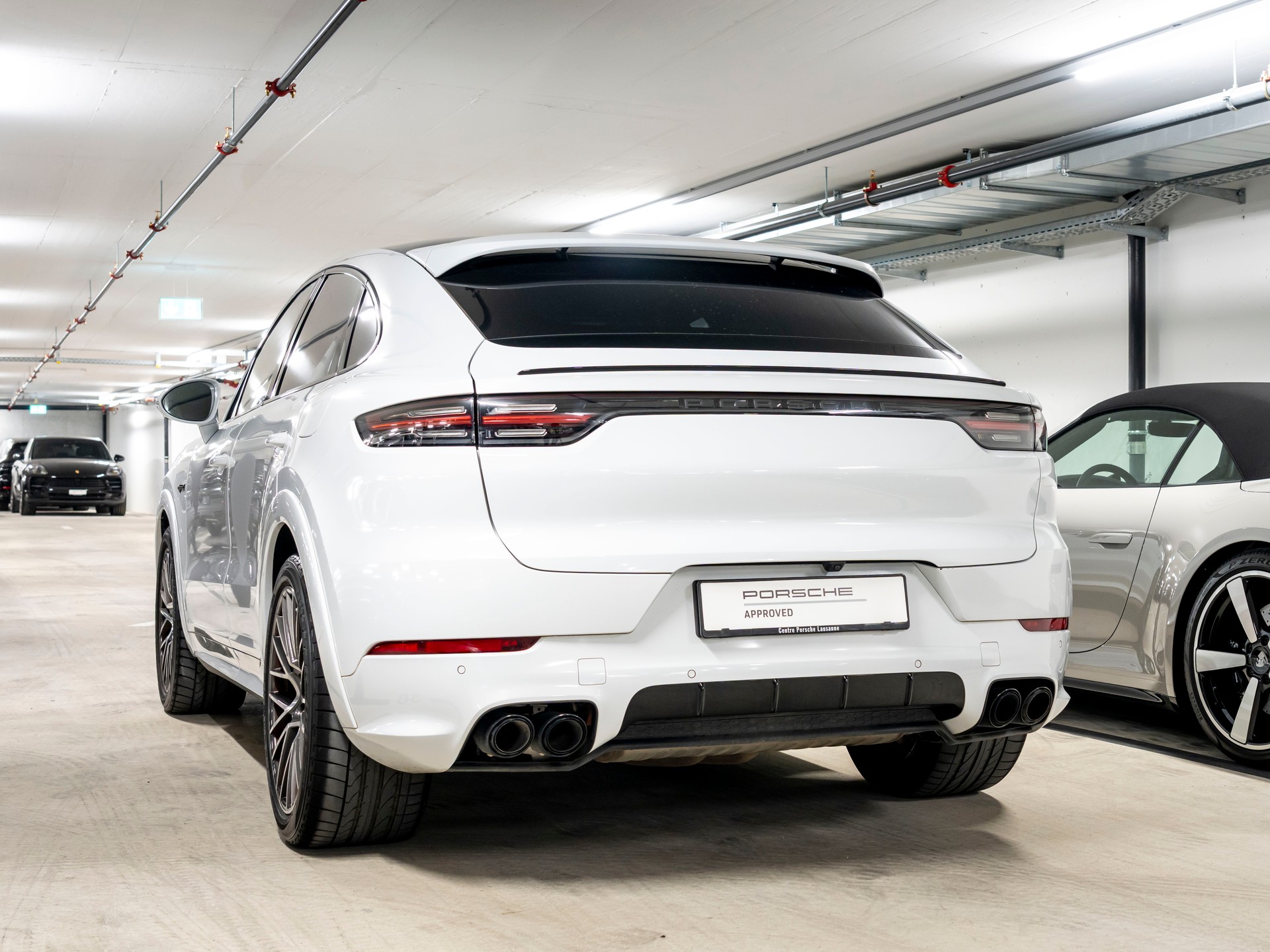 PORSCHE Cayenne Coupé E-Hybrid Platinum Edition-image-2