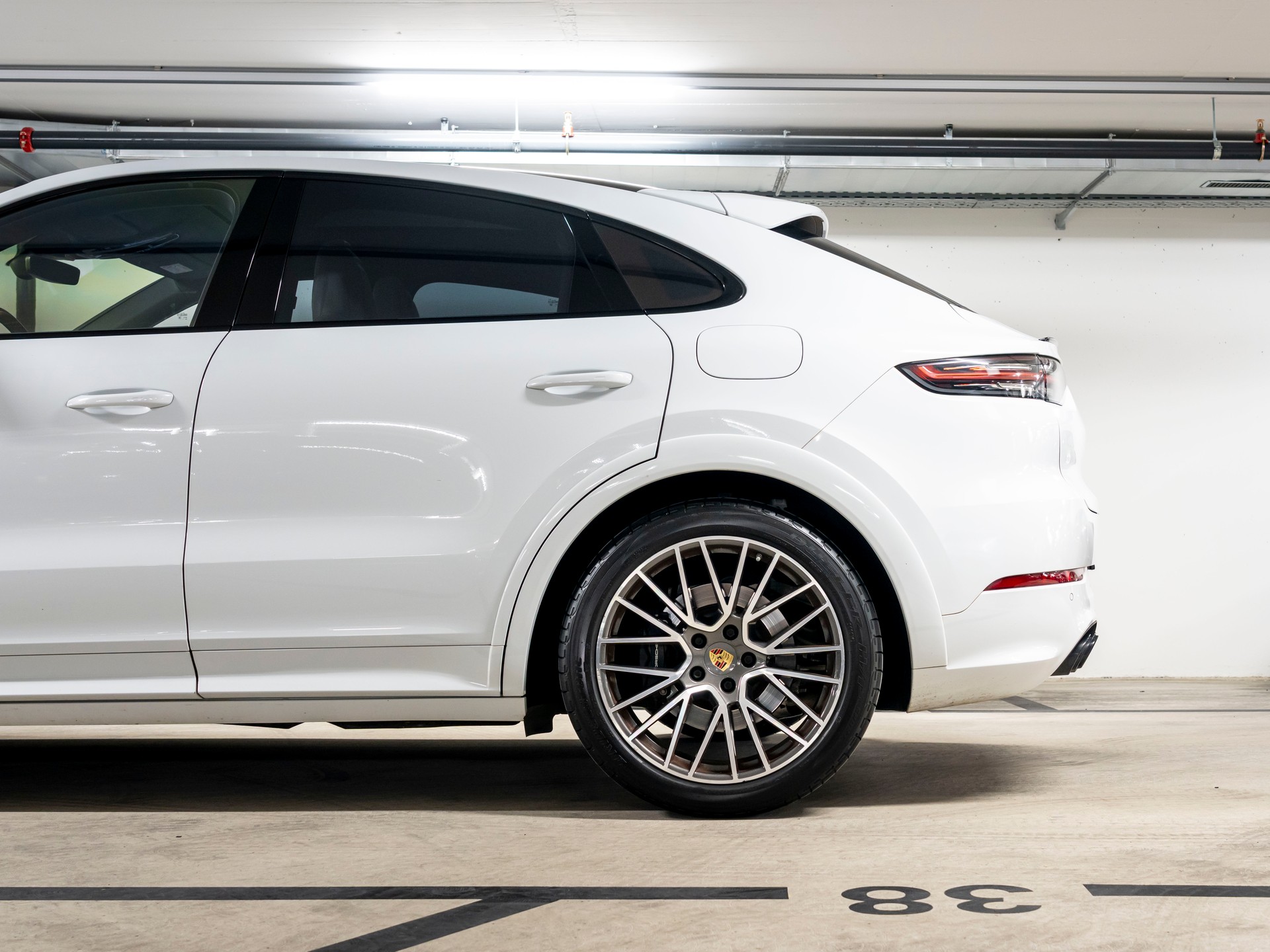 PORSCHE Cayenne Coupé E-Hybrid Platinum Edition-image-8