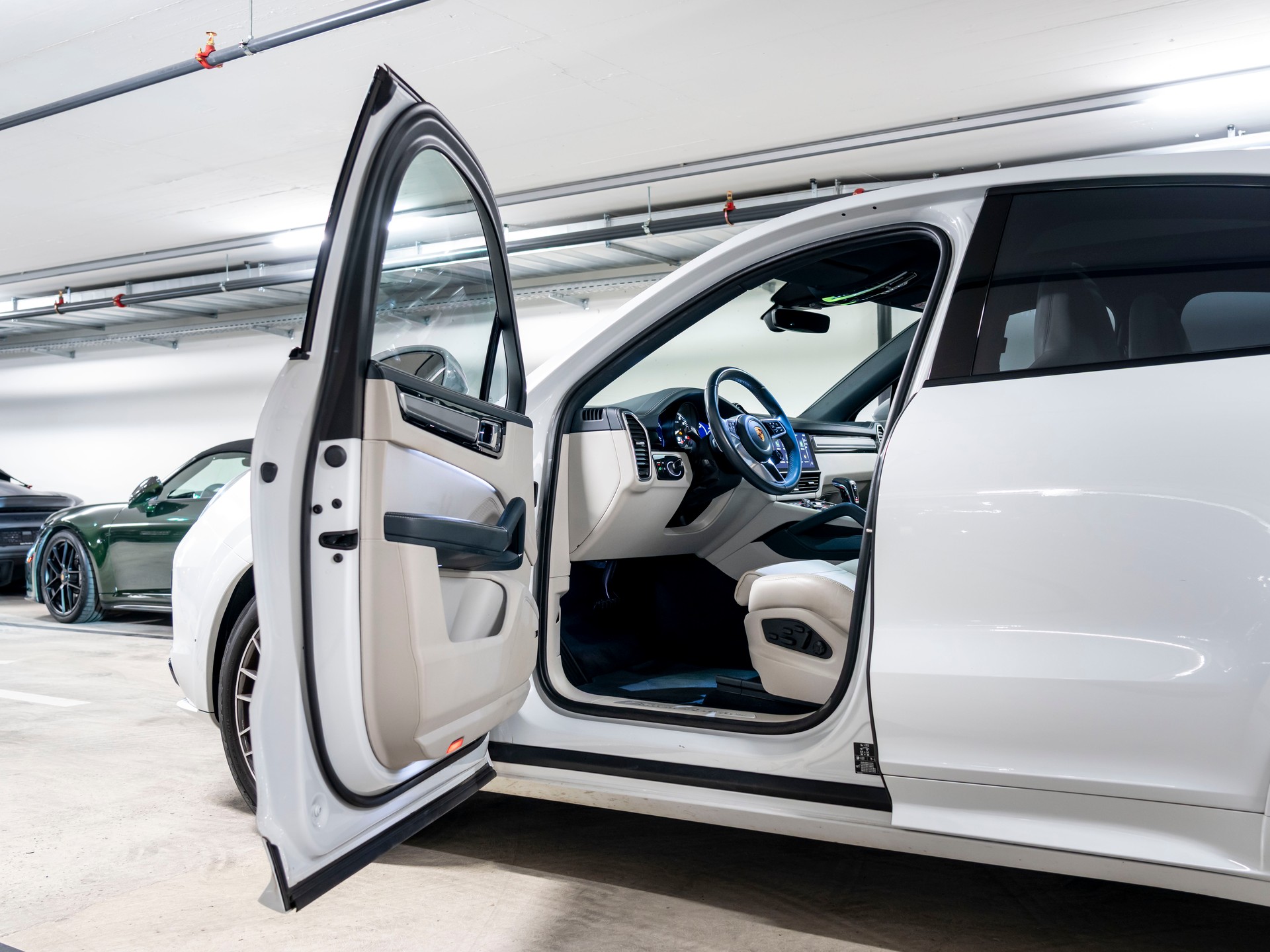 PORSCHE Cayenne Coupé E-Hybrid Platinum Edition-image-12