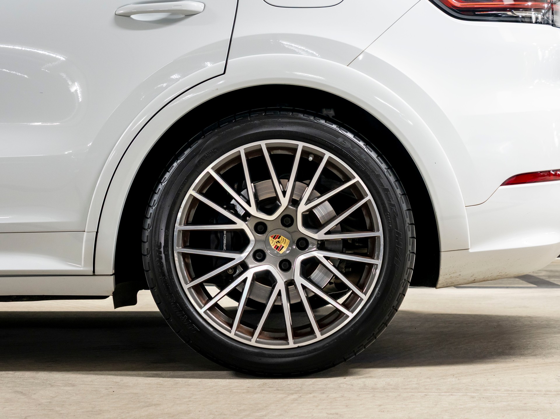 PORSCHE Cayenne Coupé E-Hybrid Platinum Edition-image-10