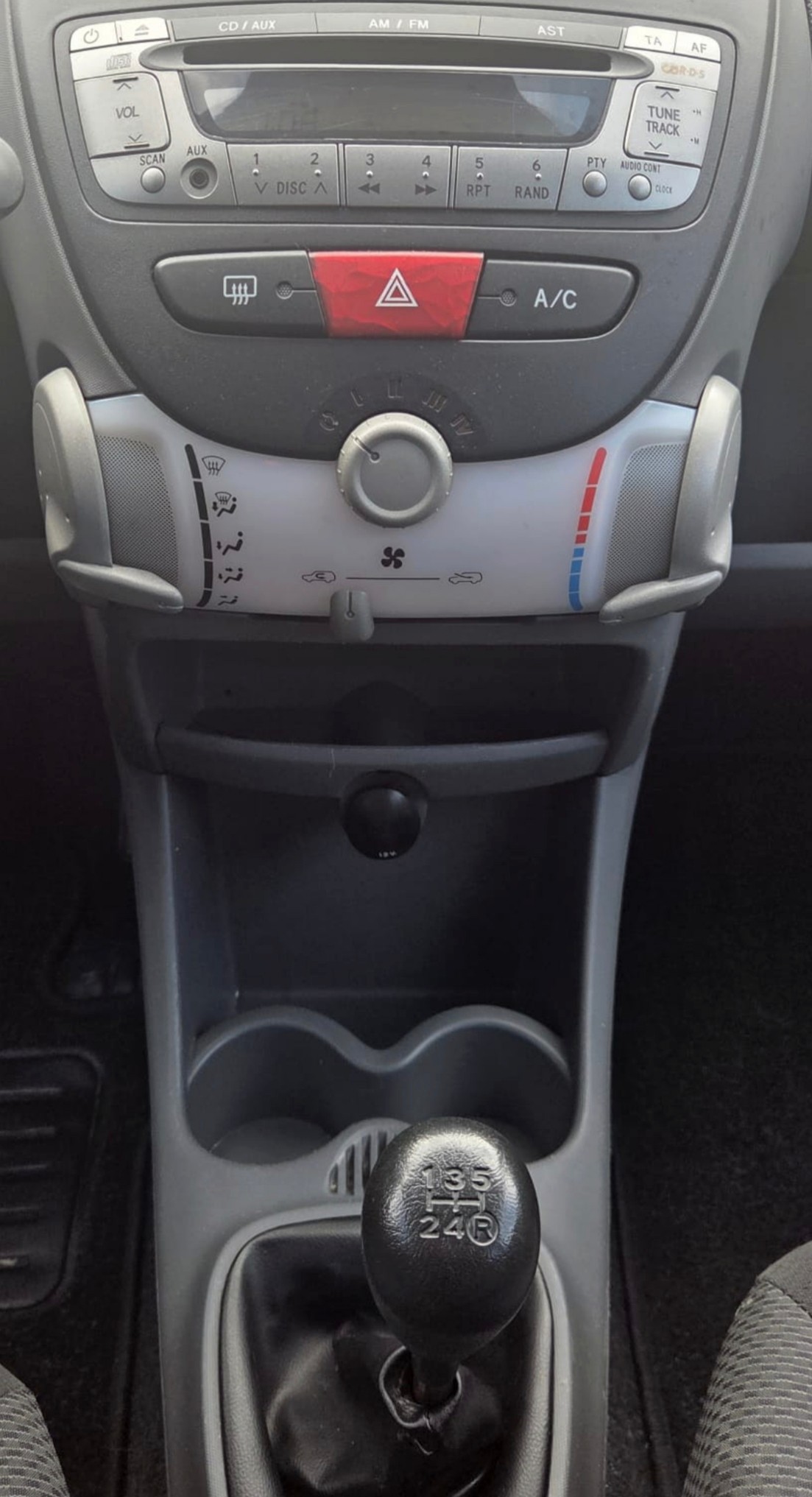 TOYOTA Aygo 1.0 Linea Terra-image-8