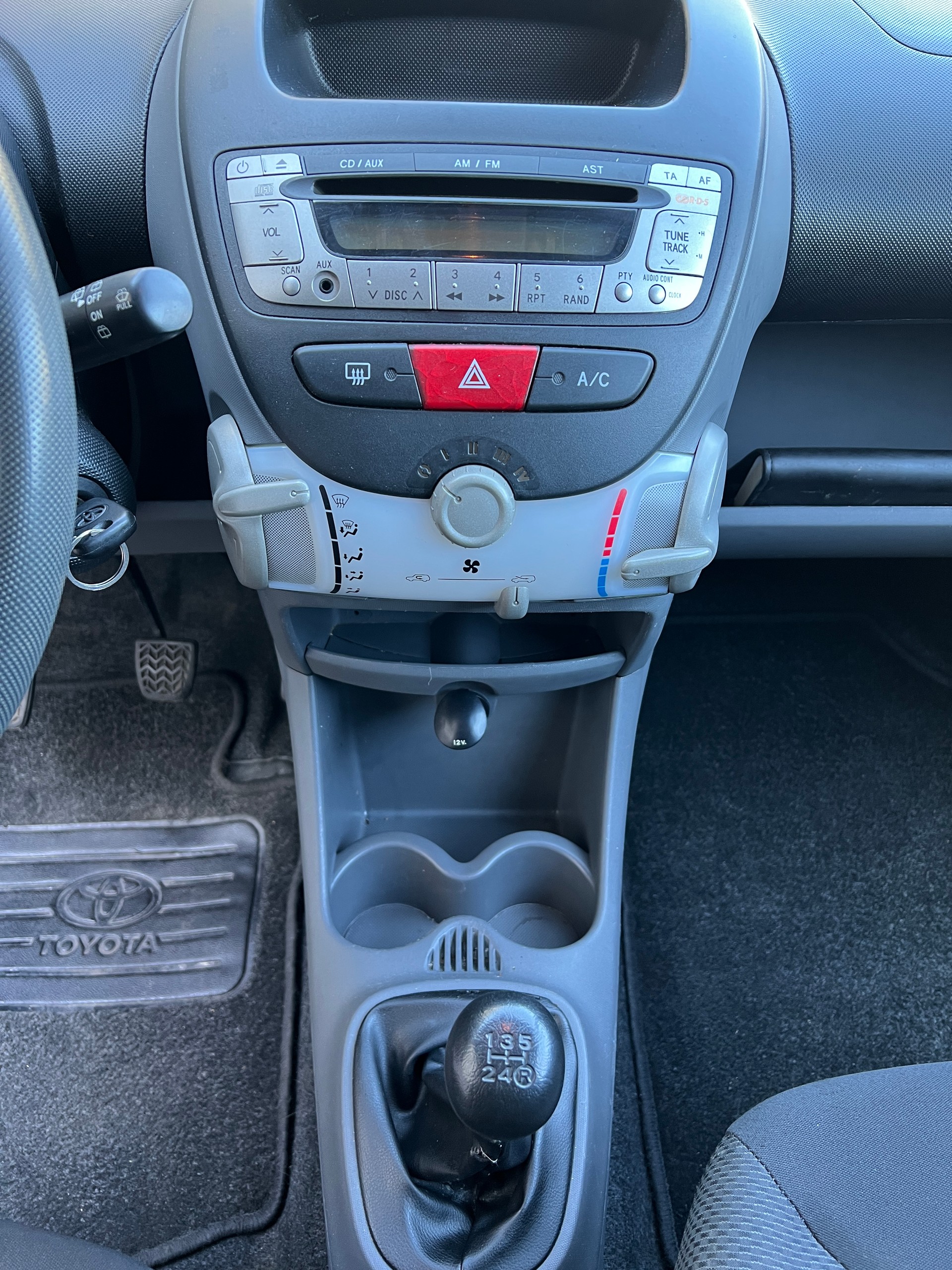 TOYOTA Aygo 1.0 Linea Terra-image-12