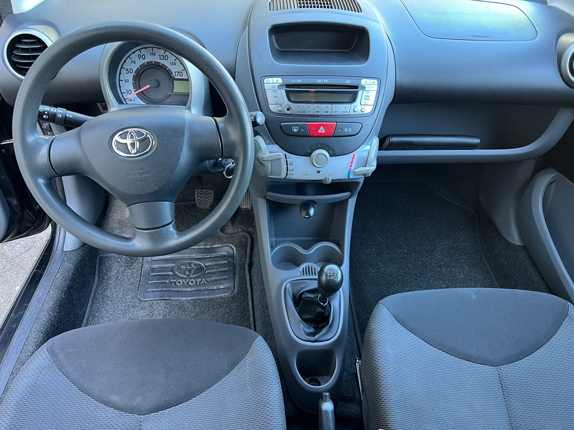 TOYOTA Aygo 1.0 Linea Terra-image-10