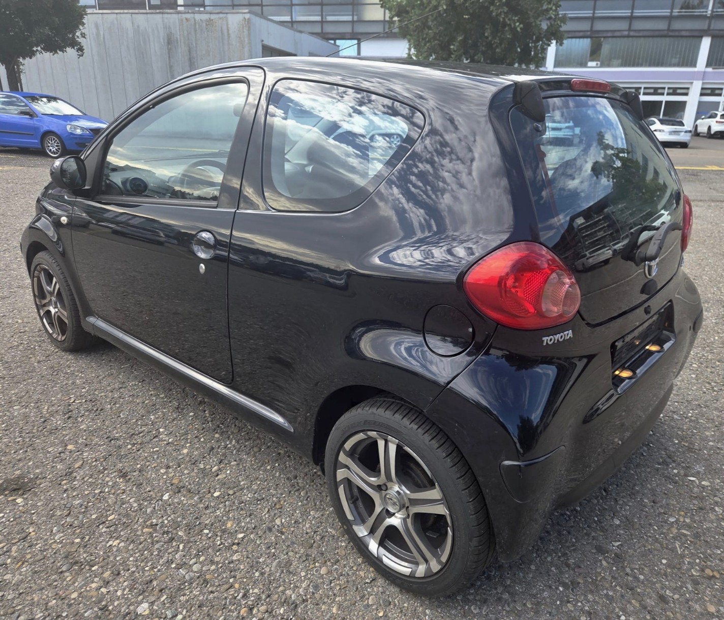 TOYOTA Aygo 1.0 Linea Terra-image-3