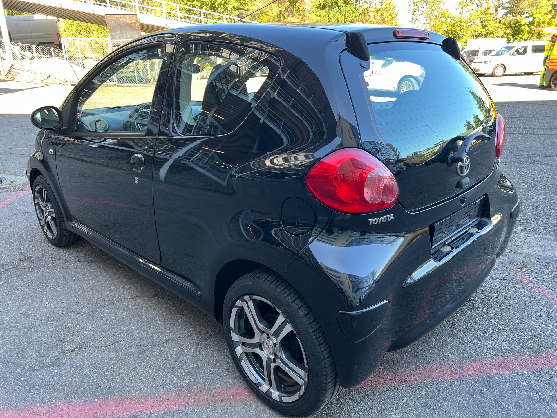 TOYOTA Aygo 1.0 Linea Terra-image-2