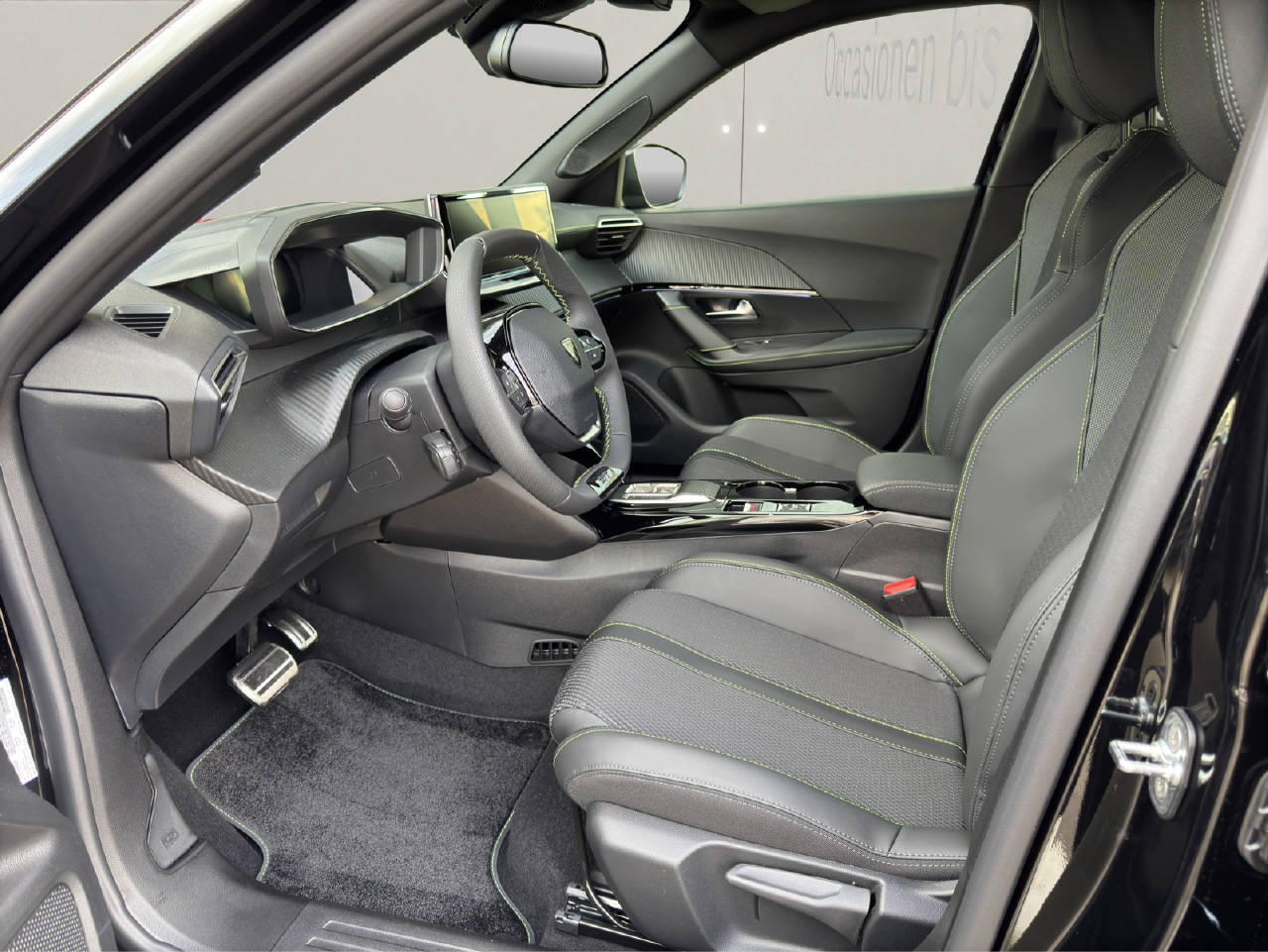 PEUGEOT 2008 1.2 Hybrid 145 GT-image-3
