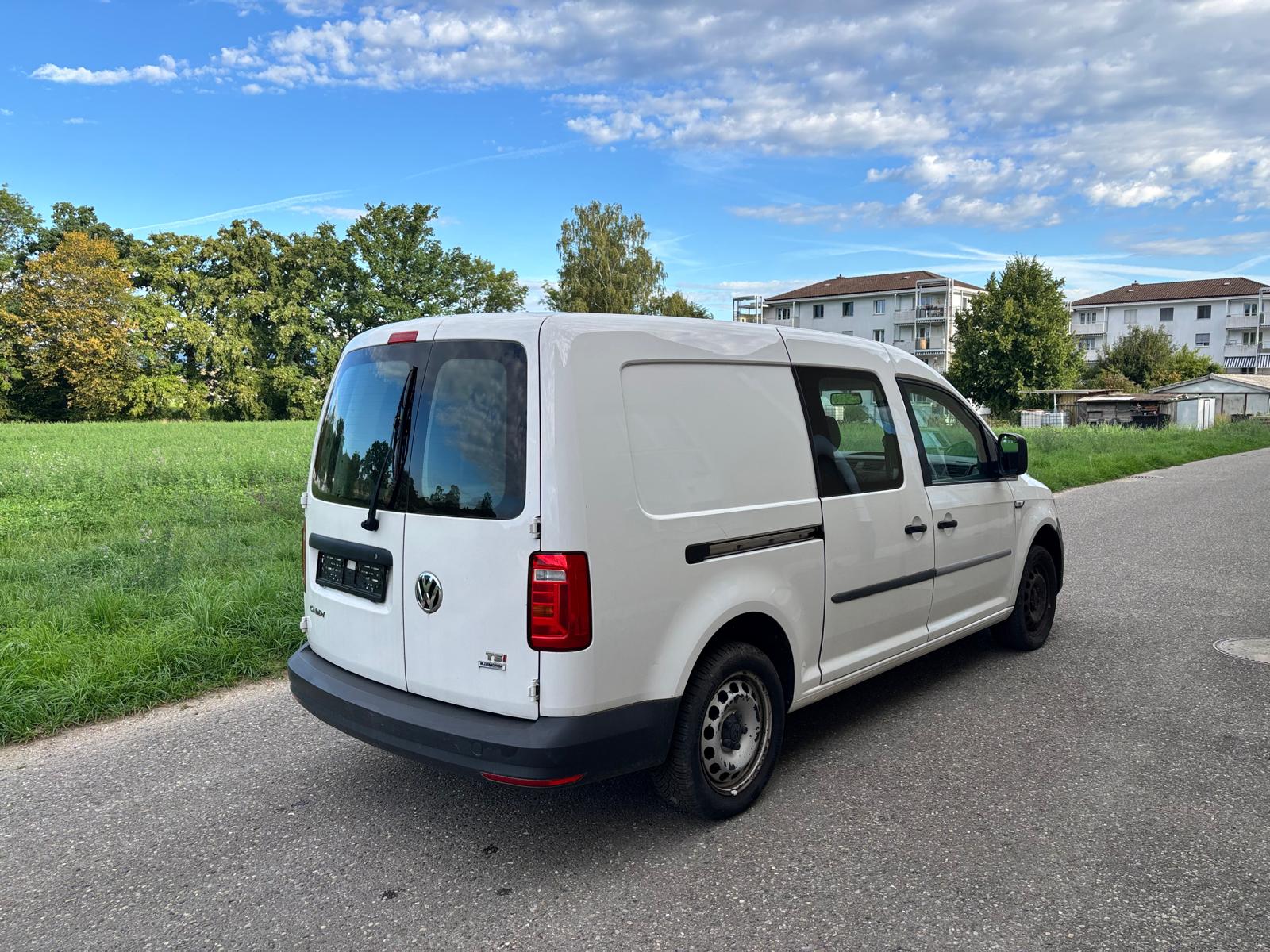 VW Caddy Maxi 1.4TSI BlueMotion Technology-image-9