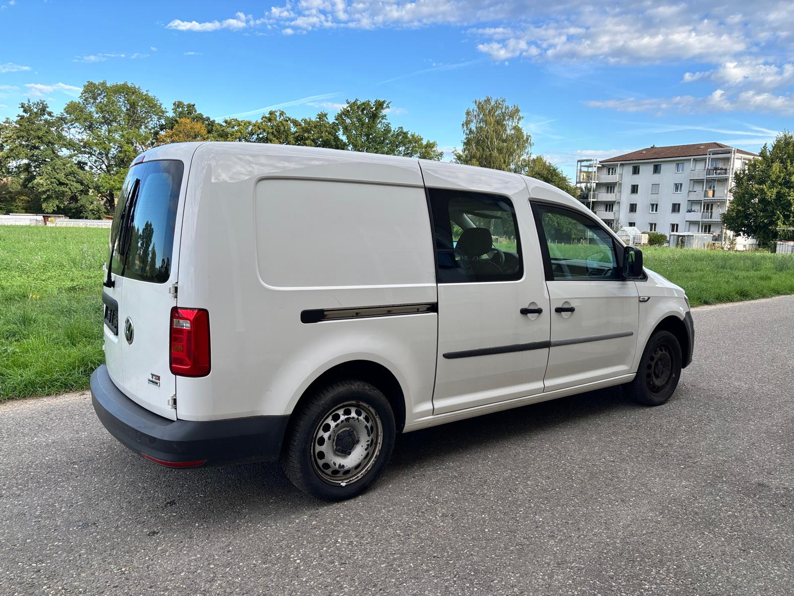 VW Caddy Maxi 1.4TSI BlueMotion Technology-image-8