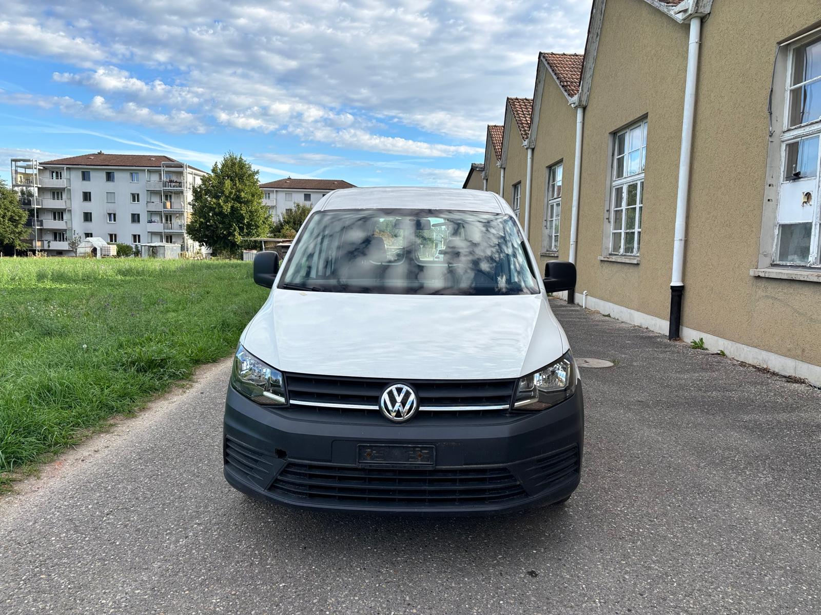 VW Caddy Maxi 1.4TSI BlueMotion Technology-image-2