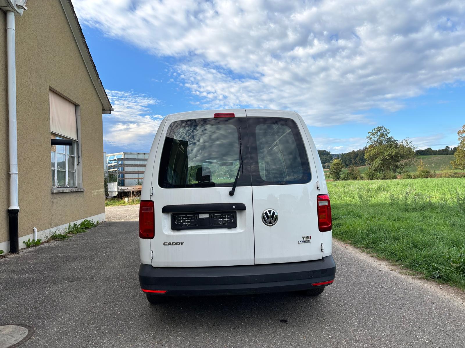 VW Caddy Maxi 1.4TSI BlueMotion Technology-image-5