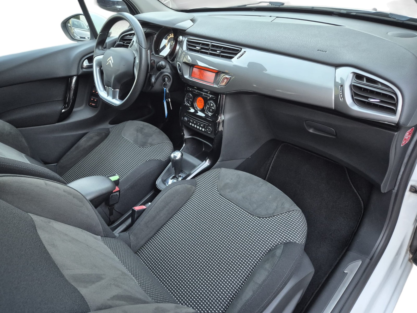 CITROEN C3 1.2i Exclusive ETG5-image-13